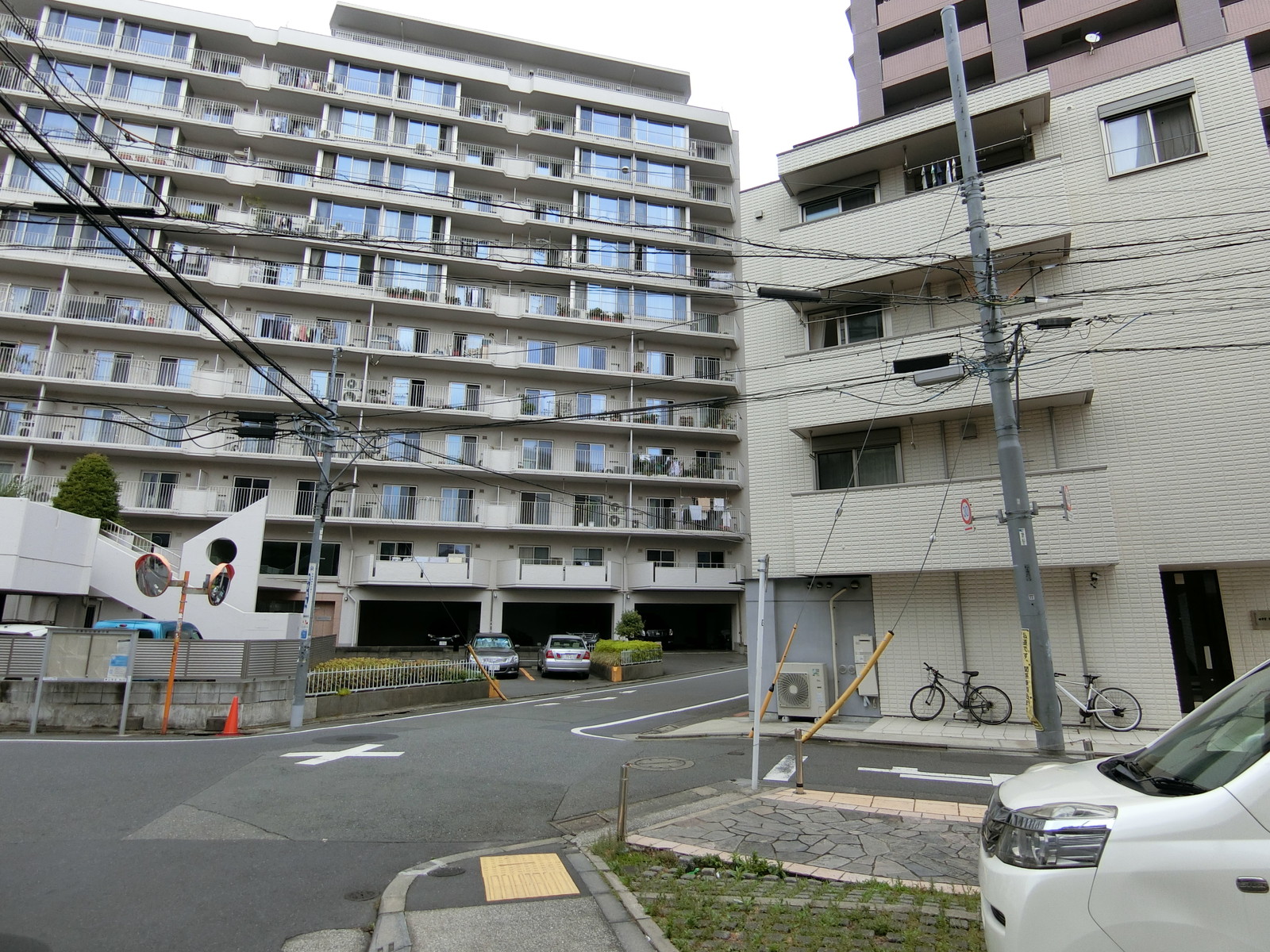 周辺は住宅街