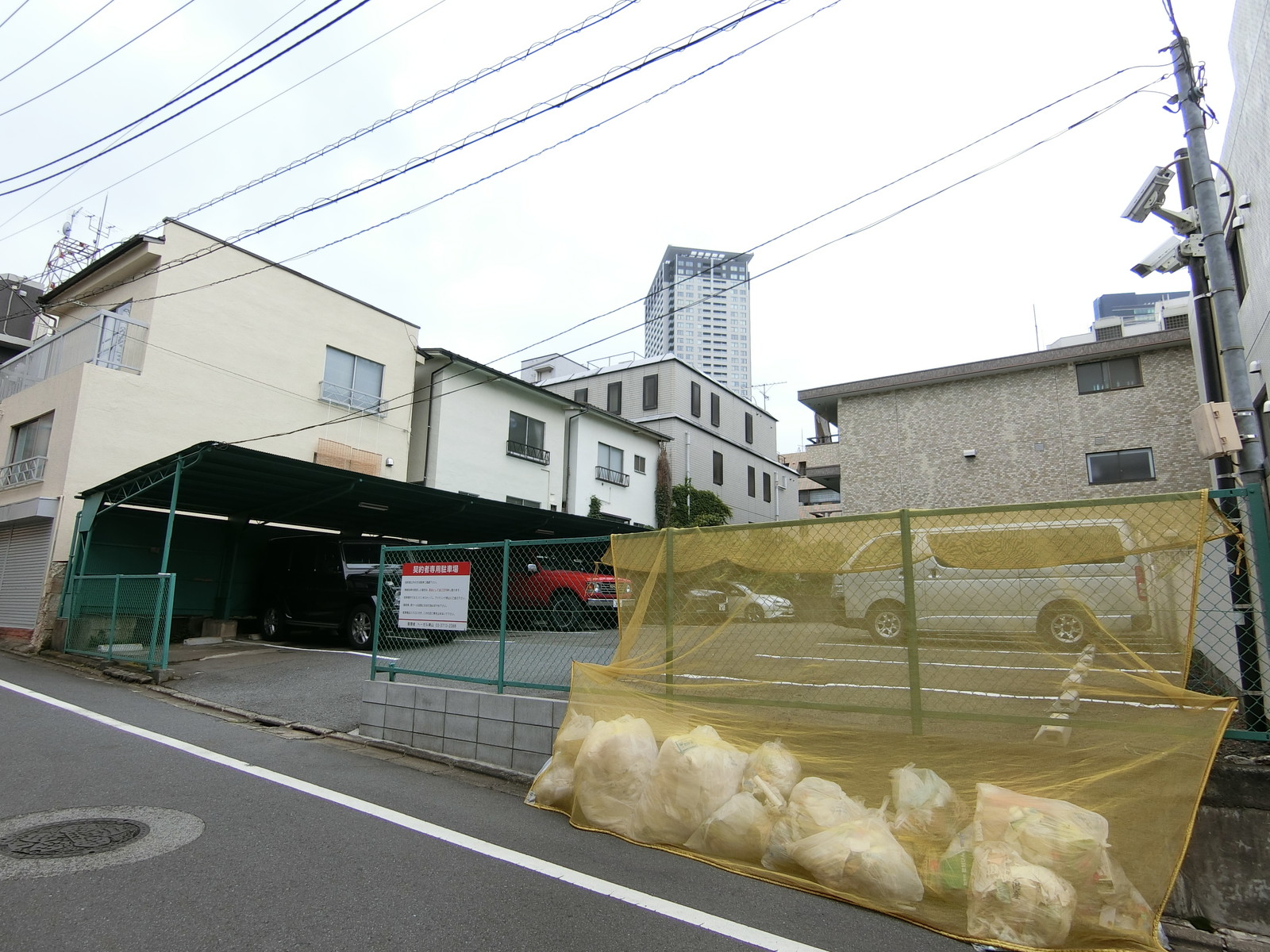 隣のコインパーキング
