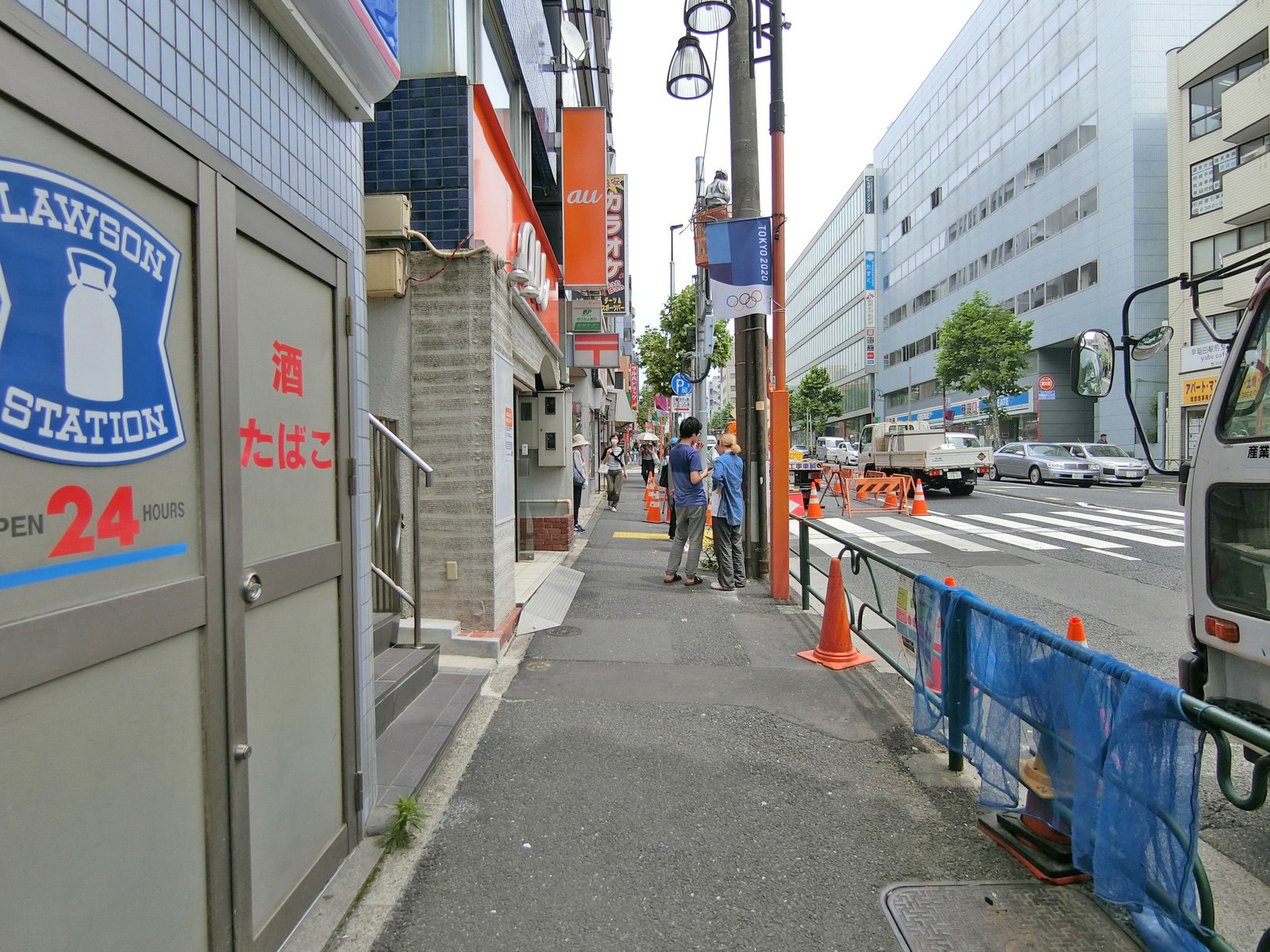 髙橋ビル前面の通り