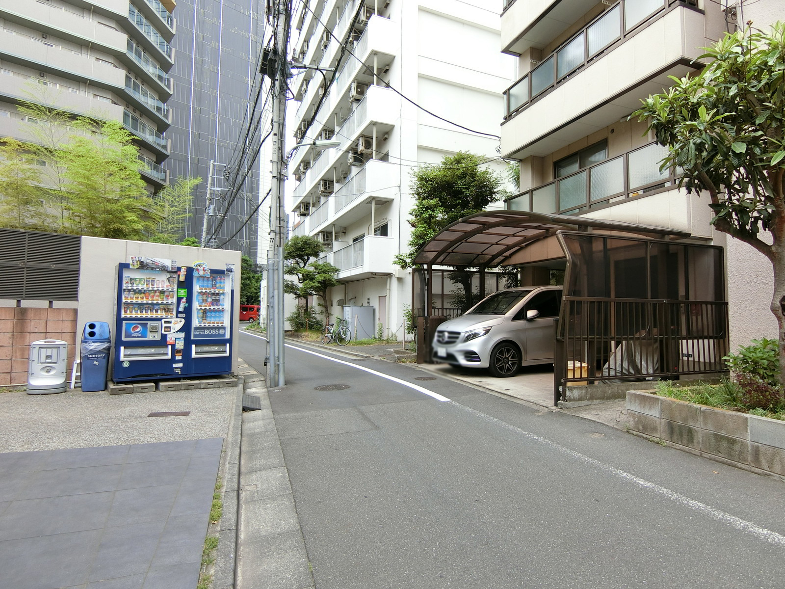 居木橋アネックスビル前面の通り