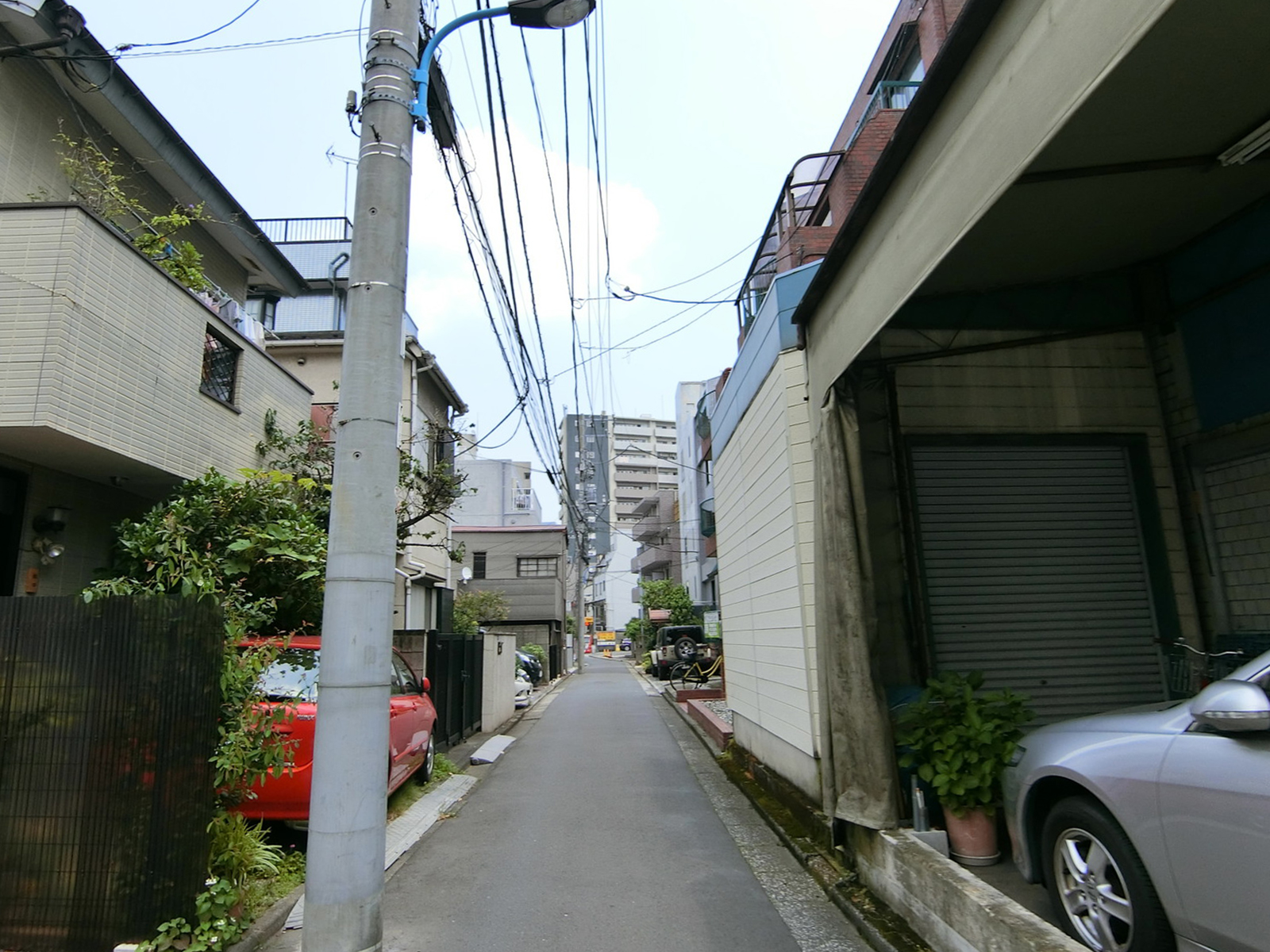 角田ビル前面の通り