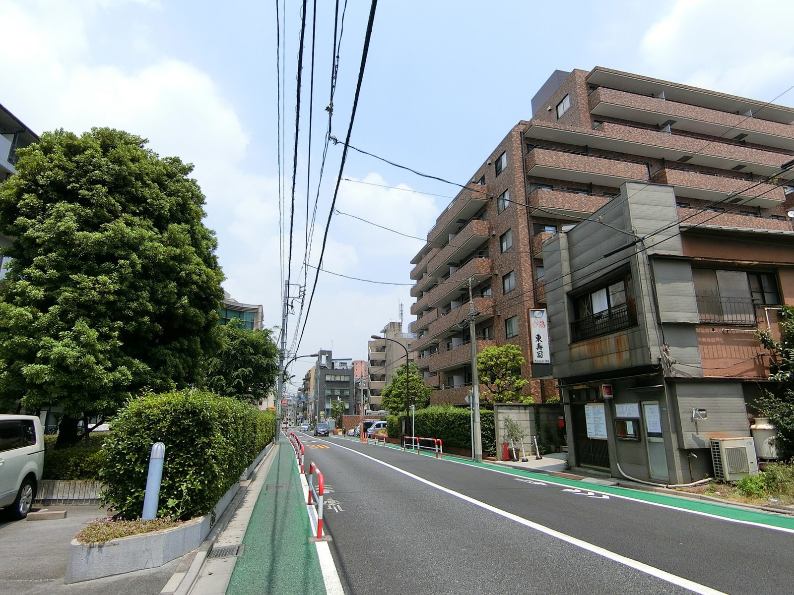 周辺は落ち着いた雰囲気のエリア