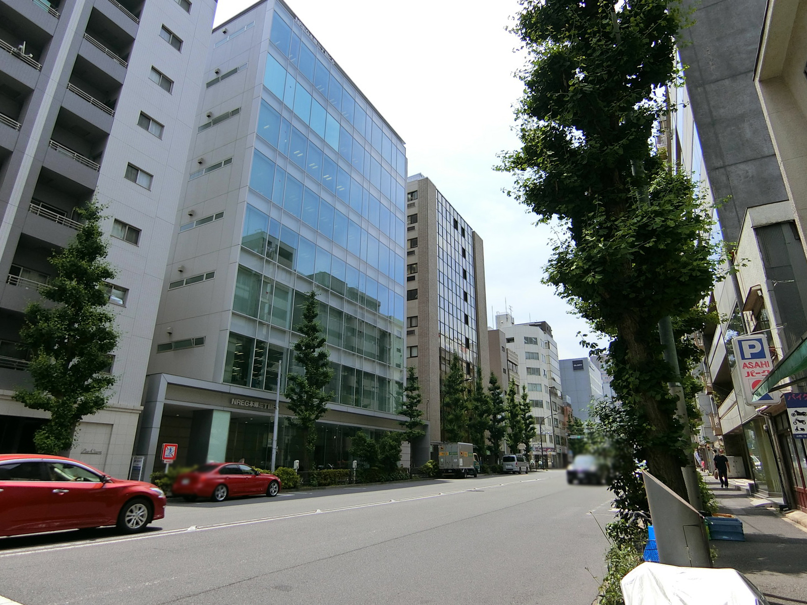 本郷デントビル前面の通り