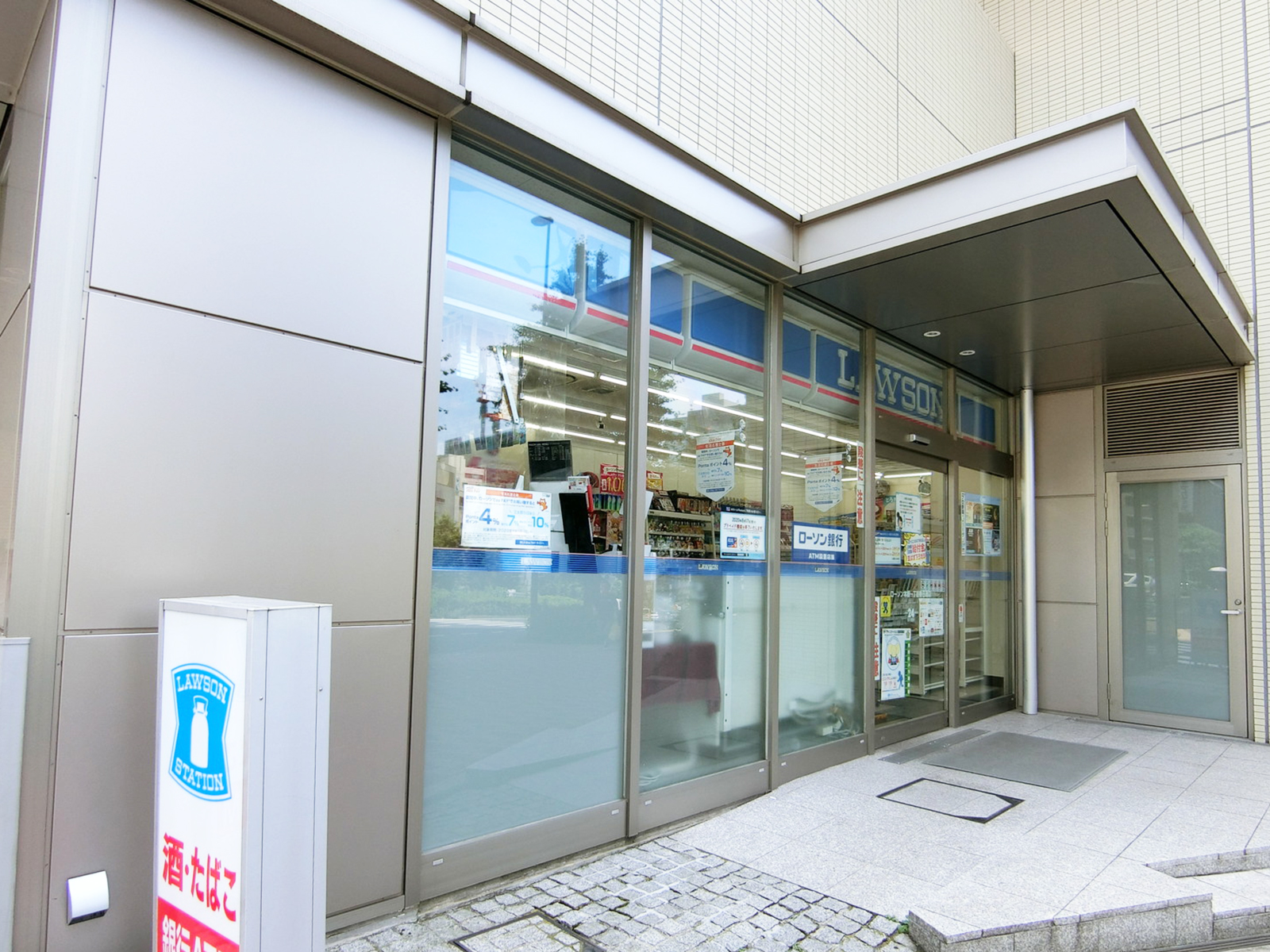 徒歩3分のローソン 本郷1丁目春日通店