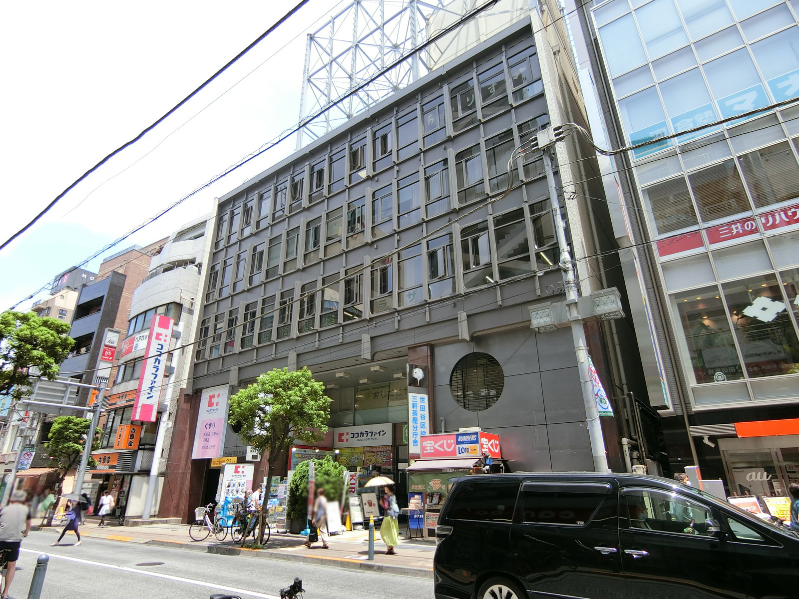 隣の世田谷区民会館別館