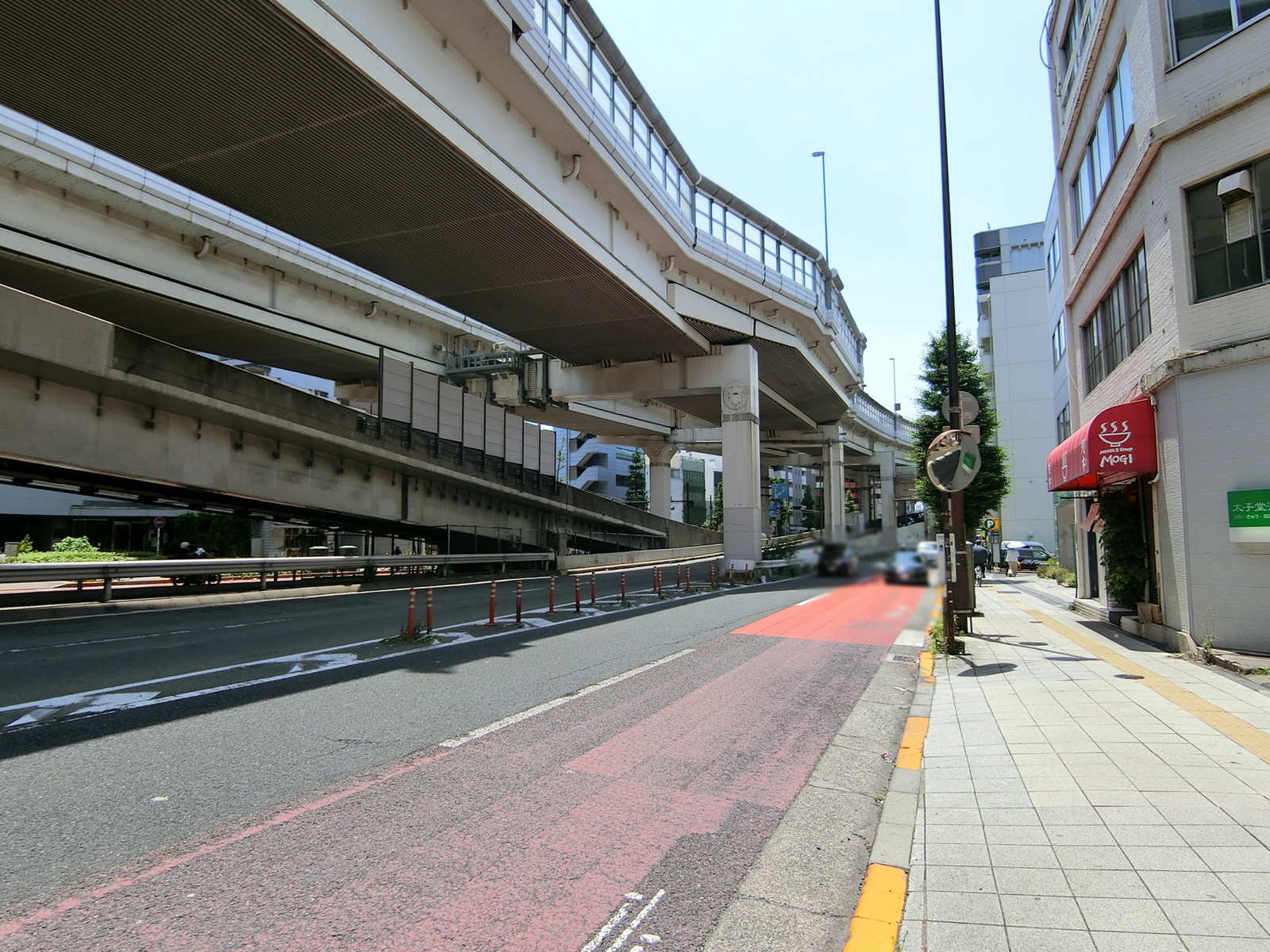 前面の玉川通り