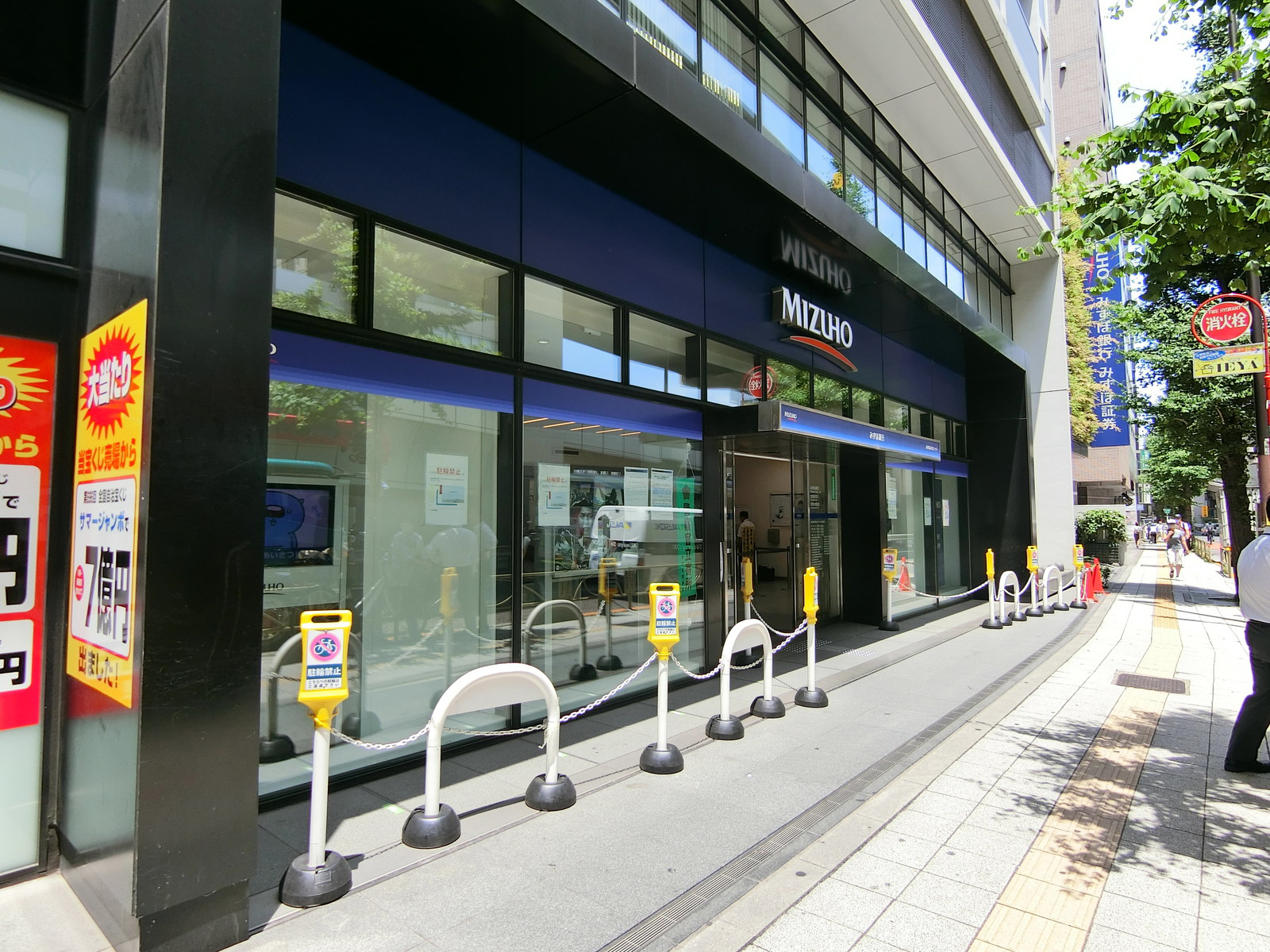 徒歩1分のみずほ銀行 世田谷支店