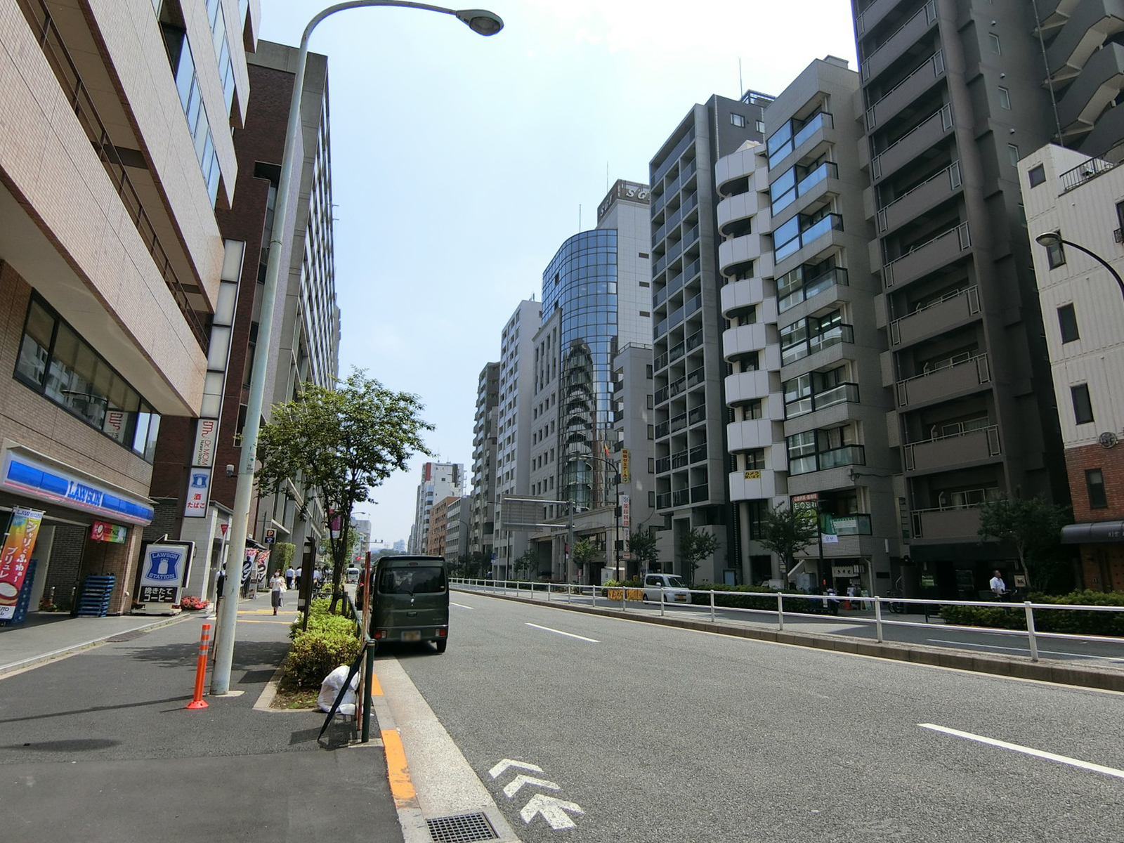渋谷ビル前面の通り