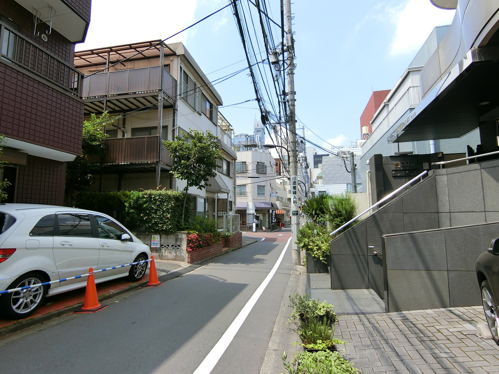 玉盛ビル前面の通り
