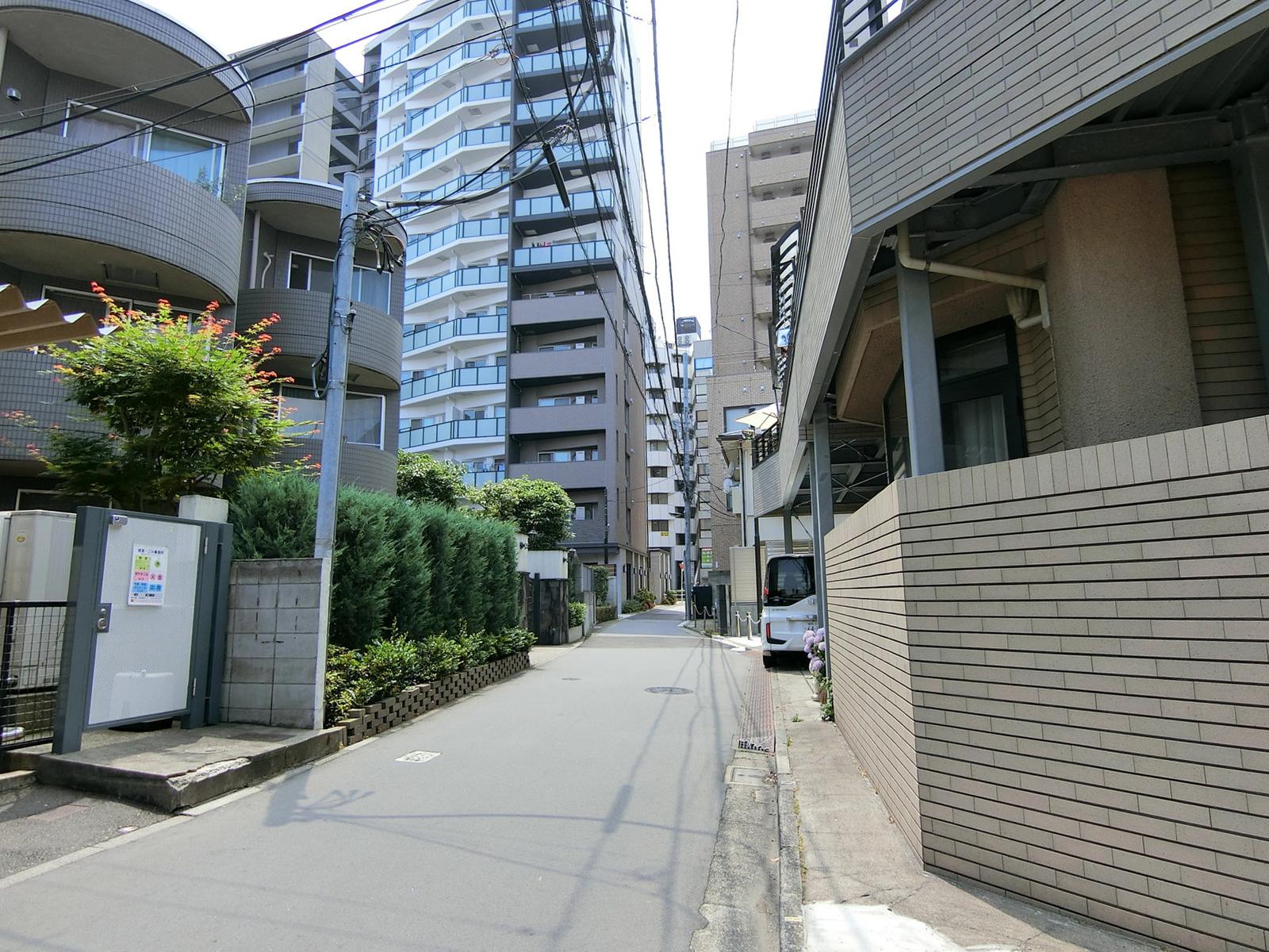 周辺は住宅地