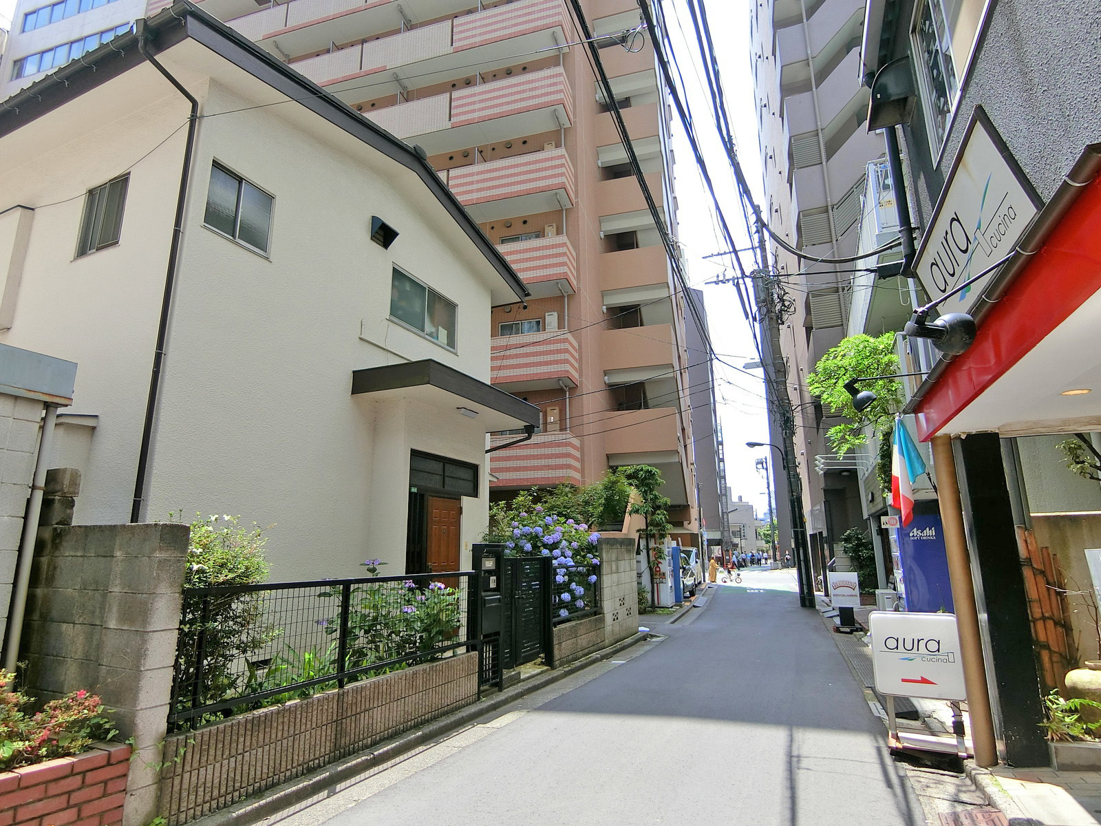十二社通りを一本入った立地