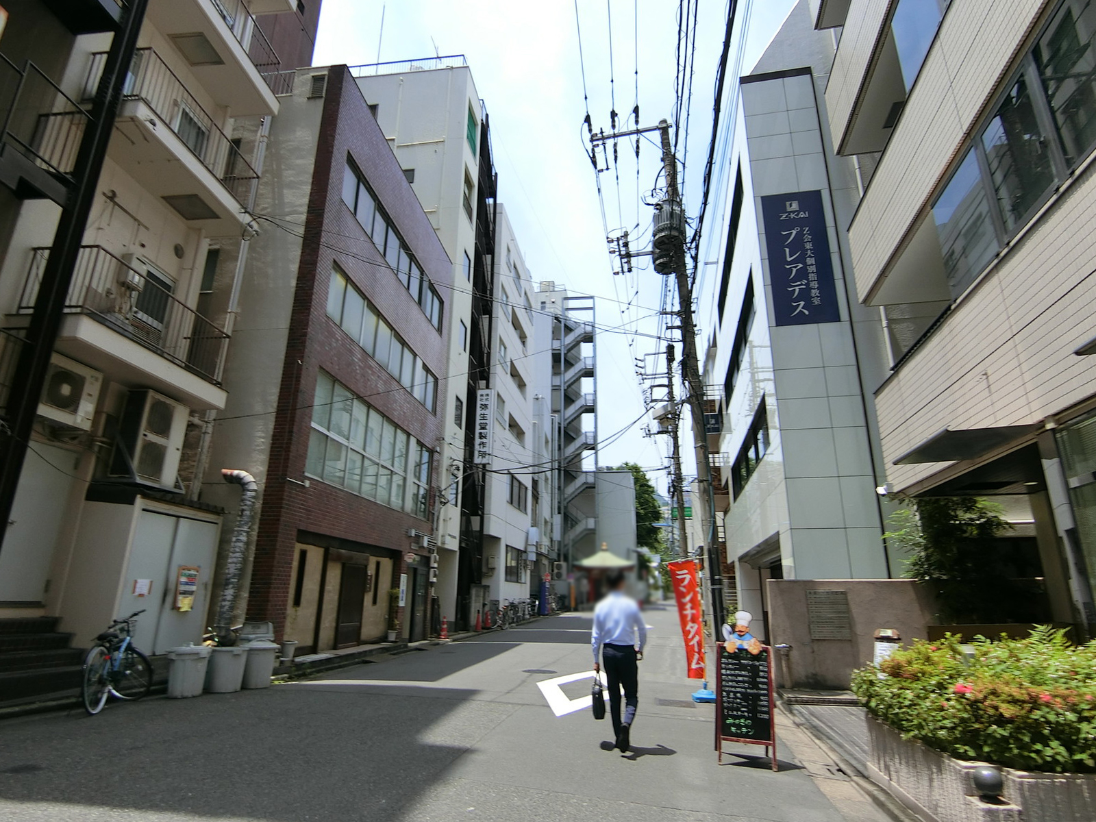周辺は落ち着いた雰囲気のエリア