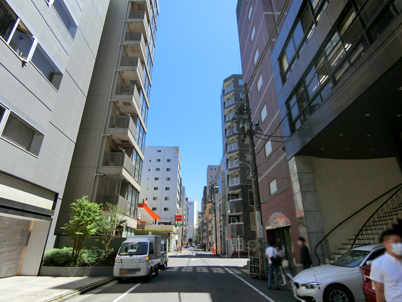 リブラビル前面の通り