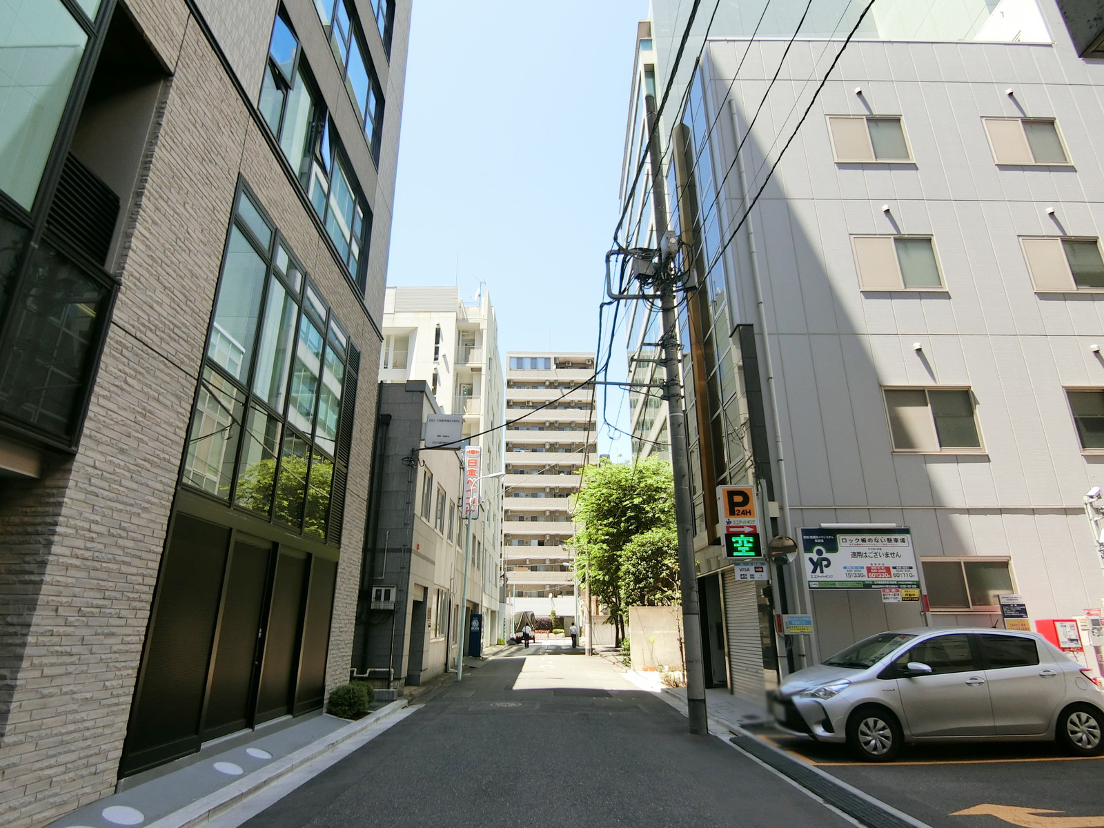ＡＹビル前面の通り