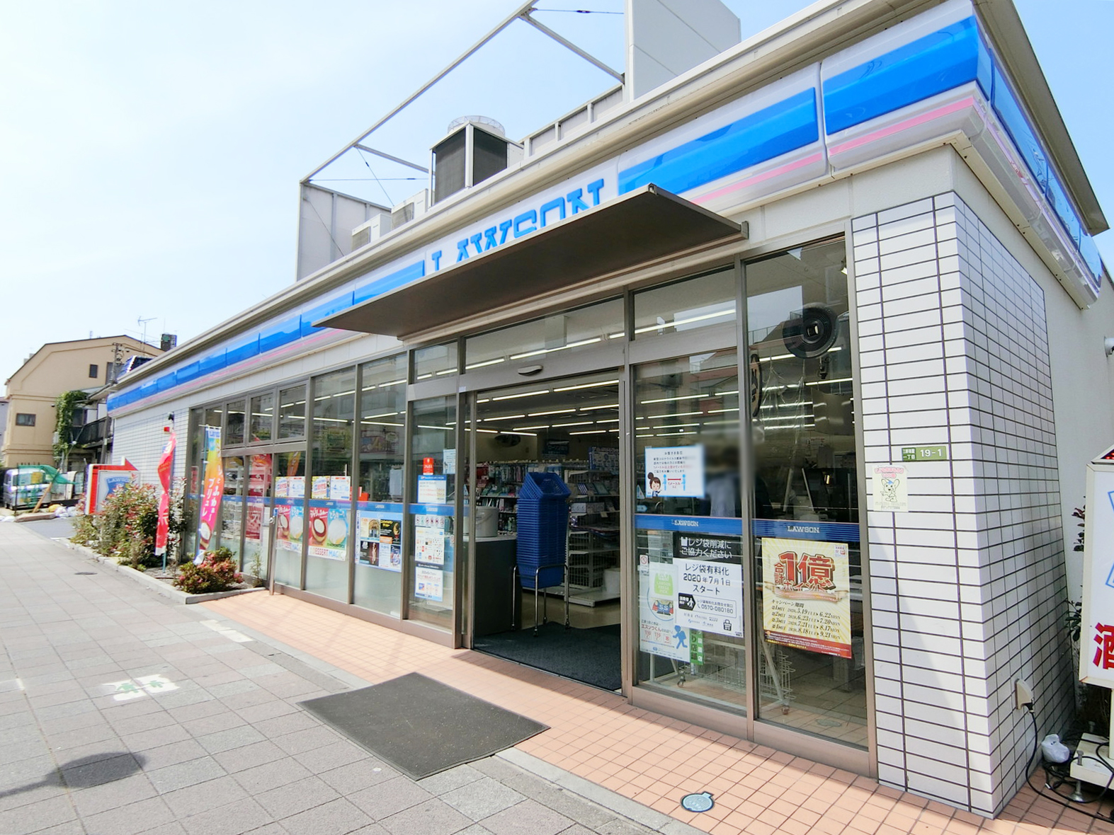 徒歩1分のローソン