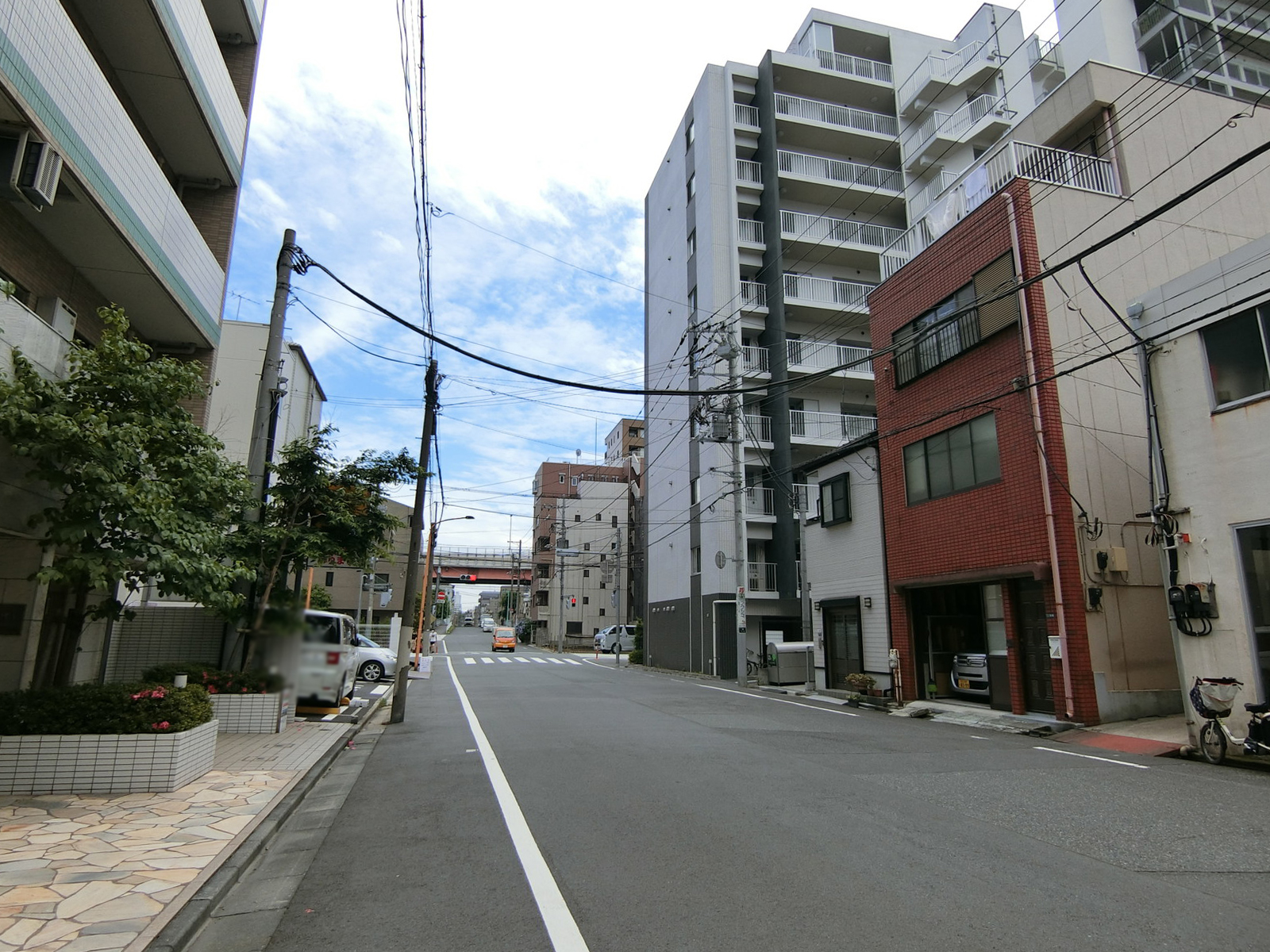 ダイコービル前面の通り