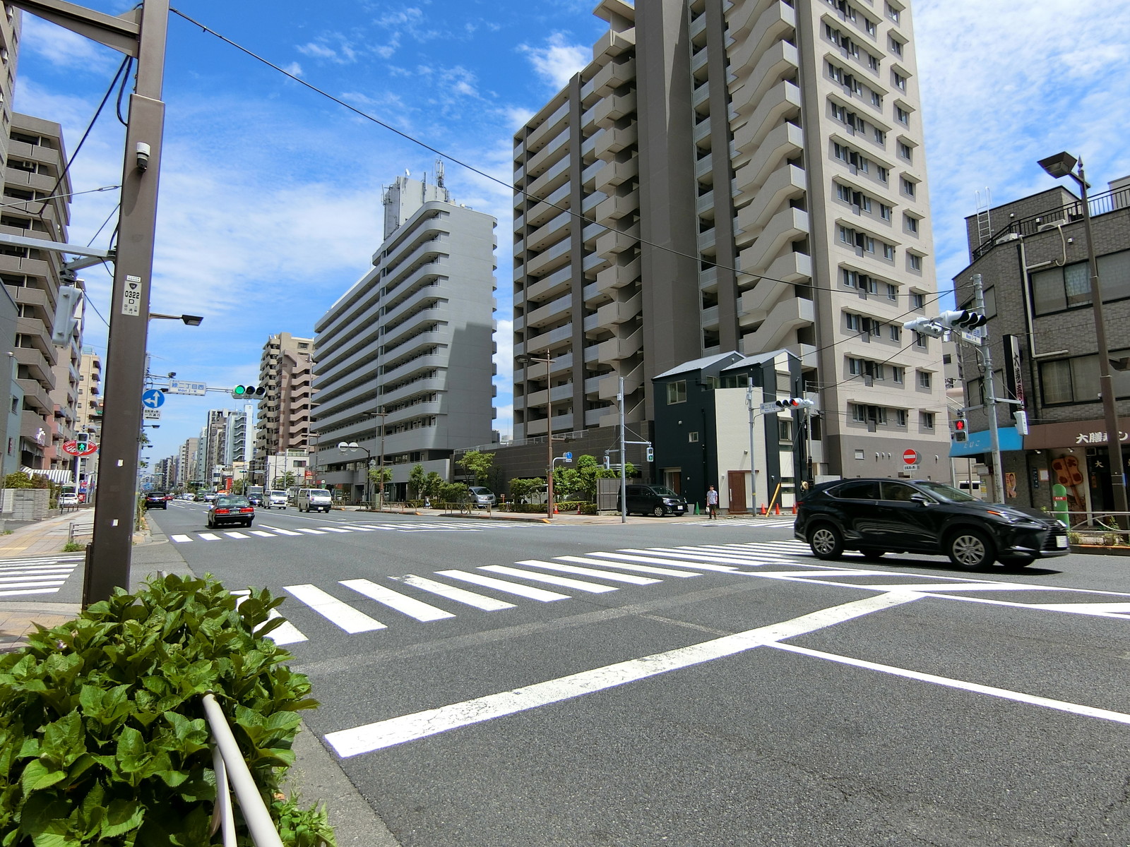 BR両国2ビル前面の京葉道路