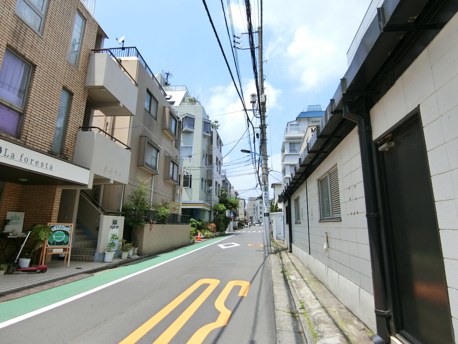 K.I.四谷ビル前面の通り