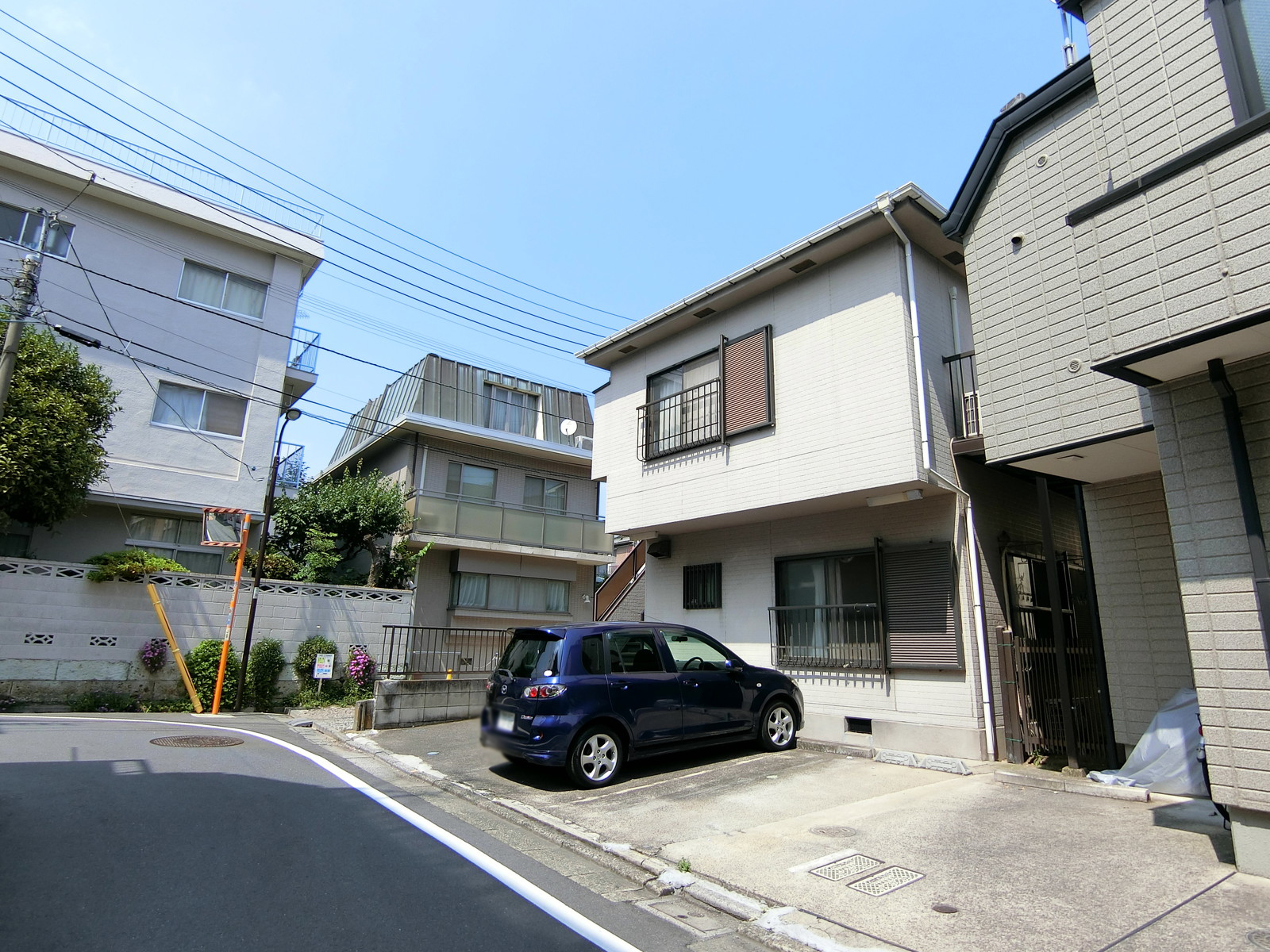 周辺は住宅街