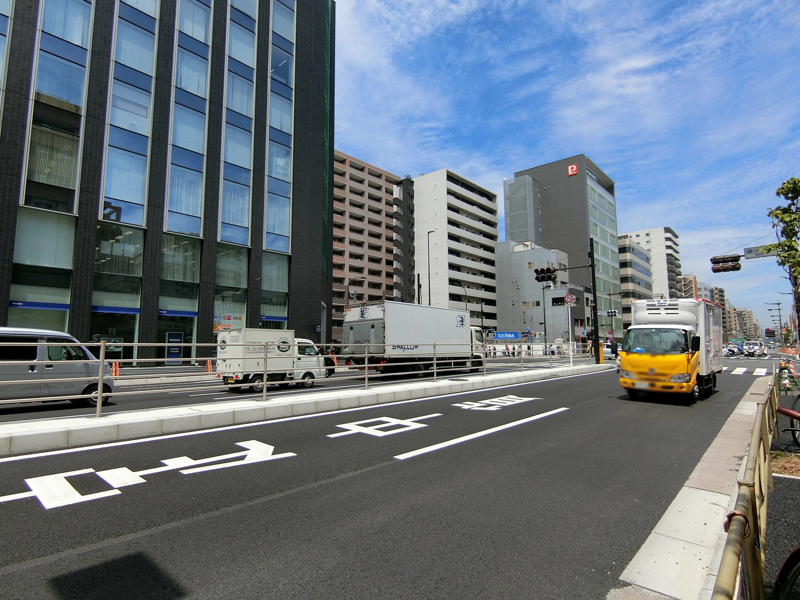 両国Y・Aビル前面の京葉道路