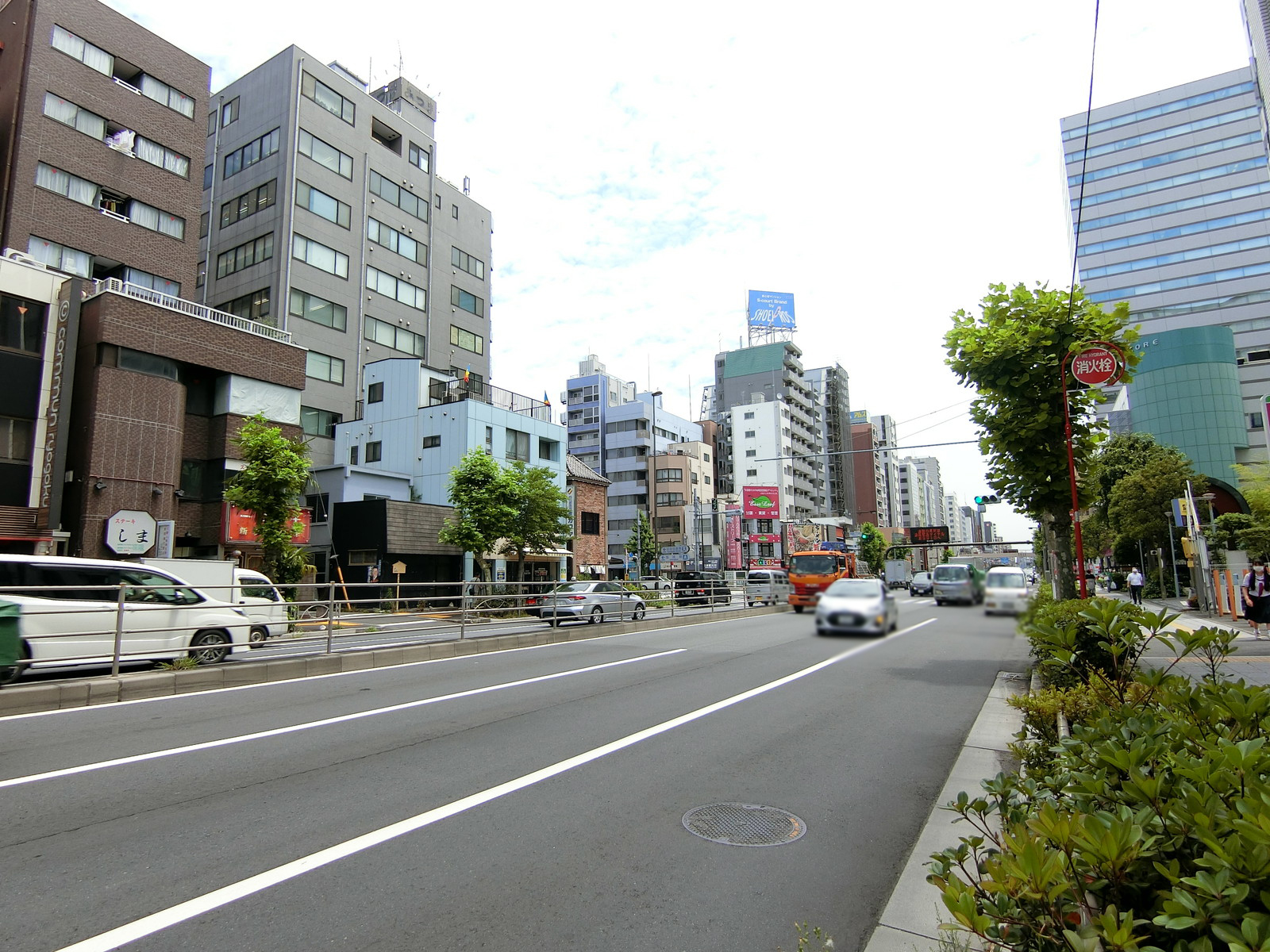 TOC両国ビル前面の京葉道路