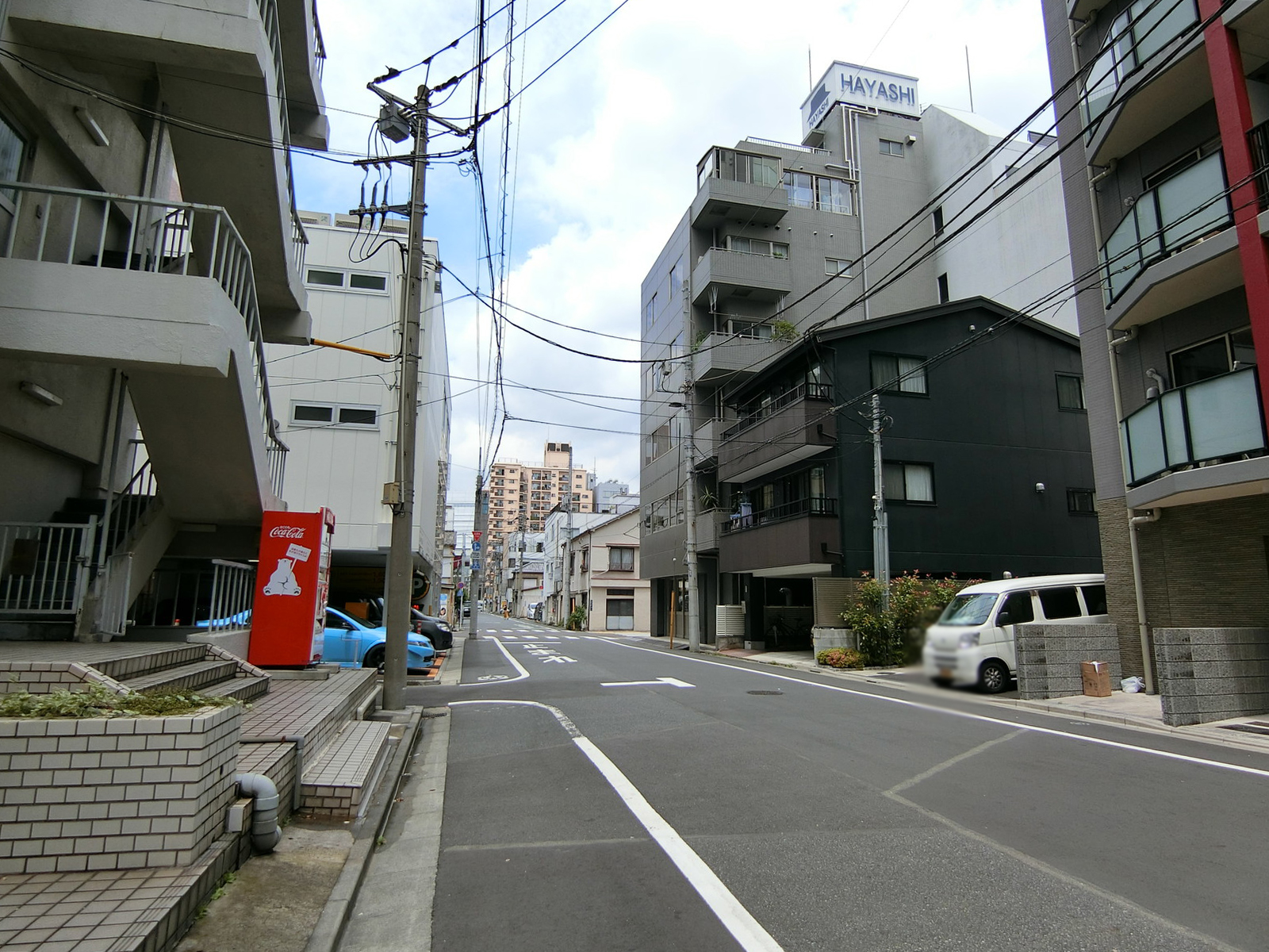 末広繊維第3ビル前面の通り
