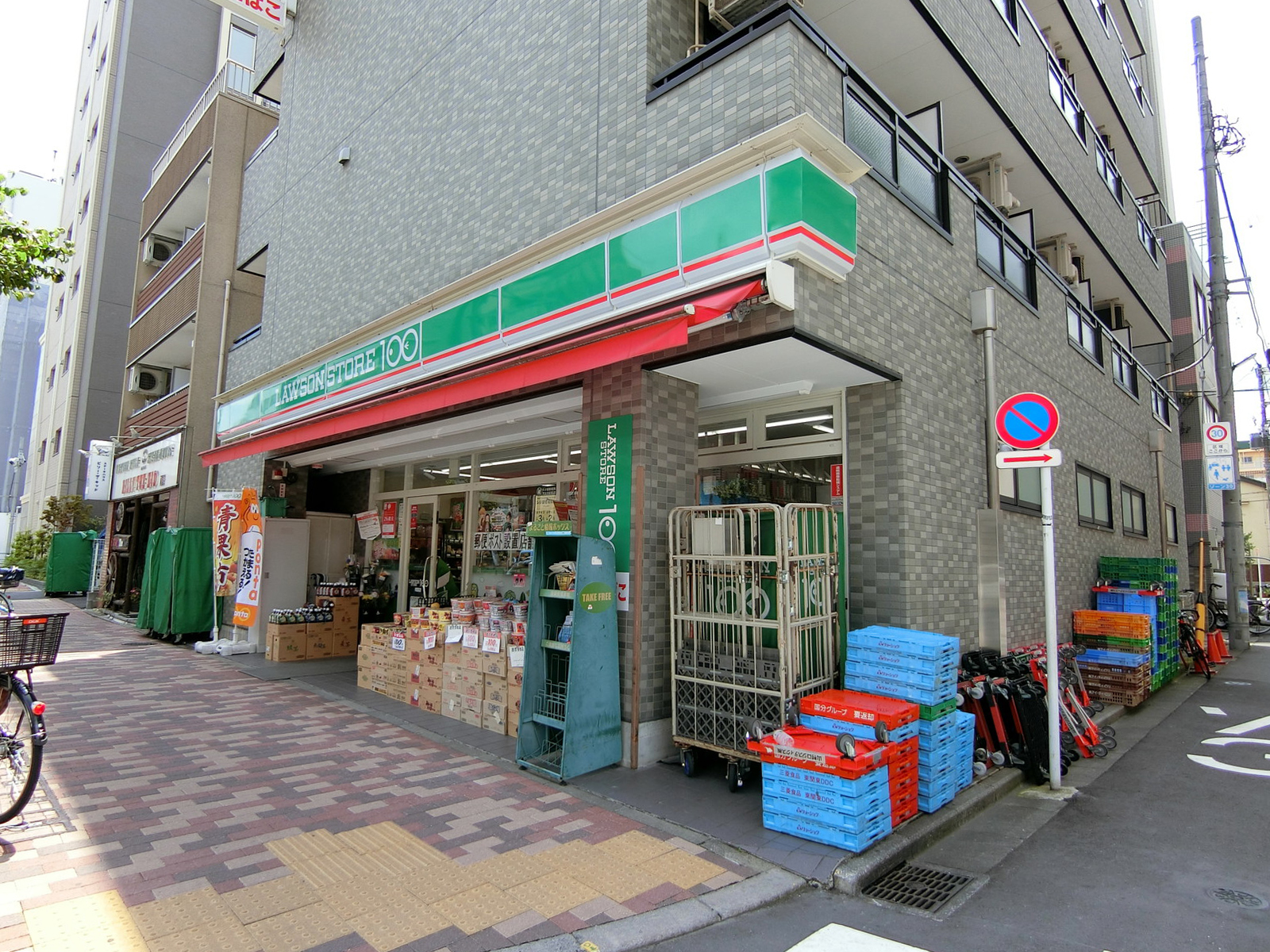 徒歩2分のローソンストア100 両国店