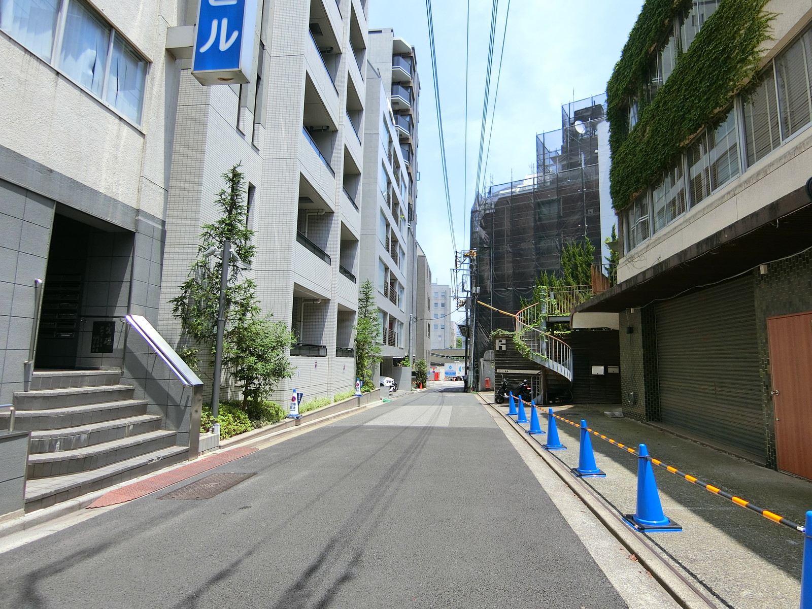 第2生光ビル前面の通り