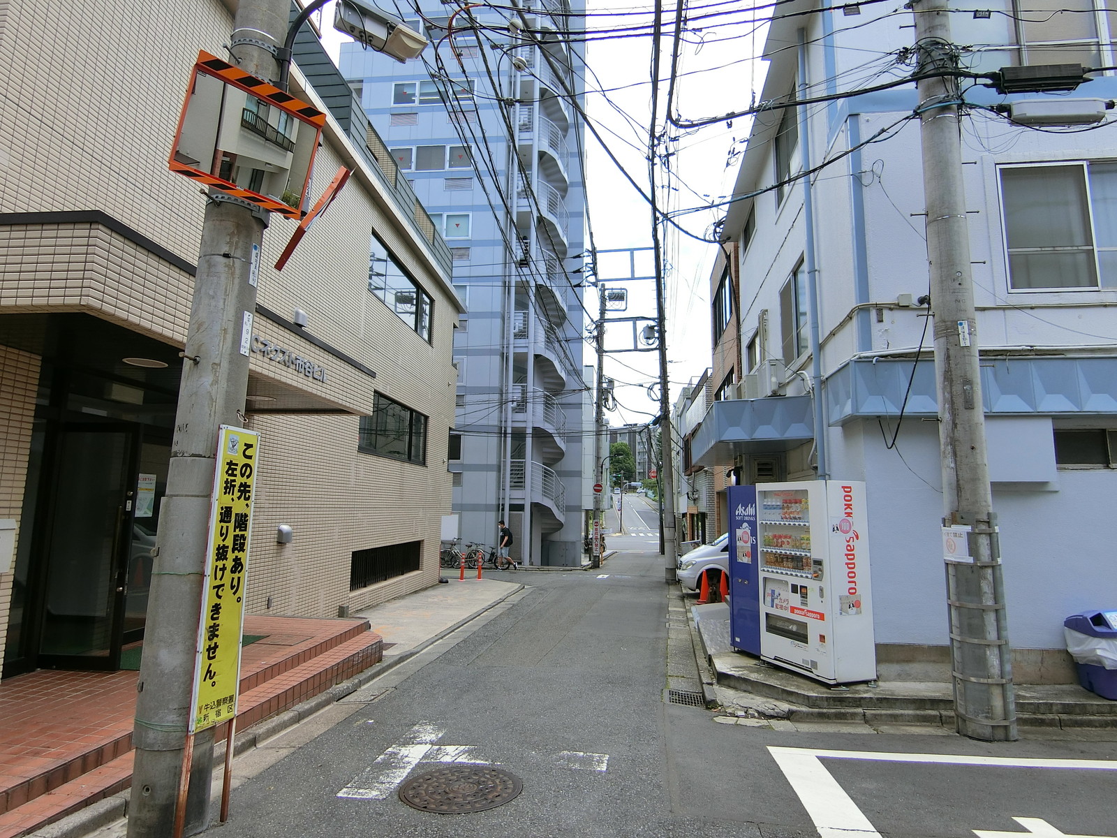 NBCネクスト市谷ビル前面の通り