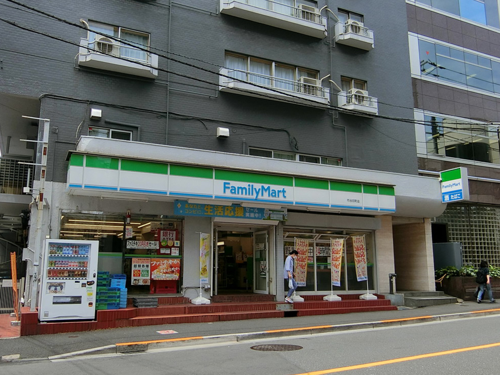 徒歩3分のファミリーマート