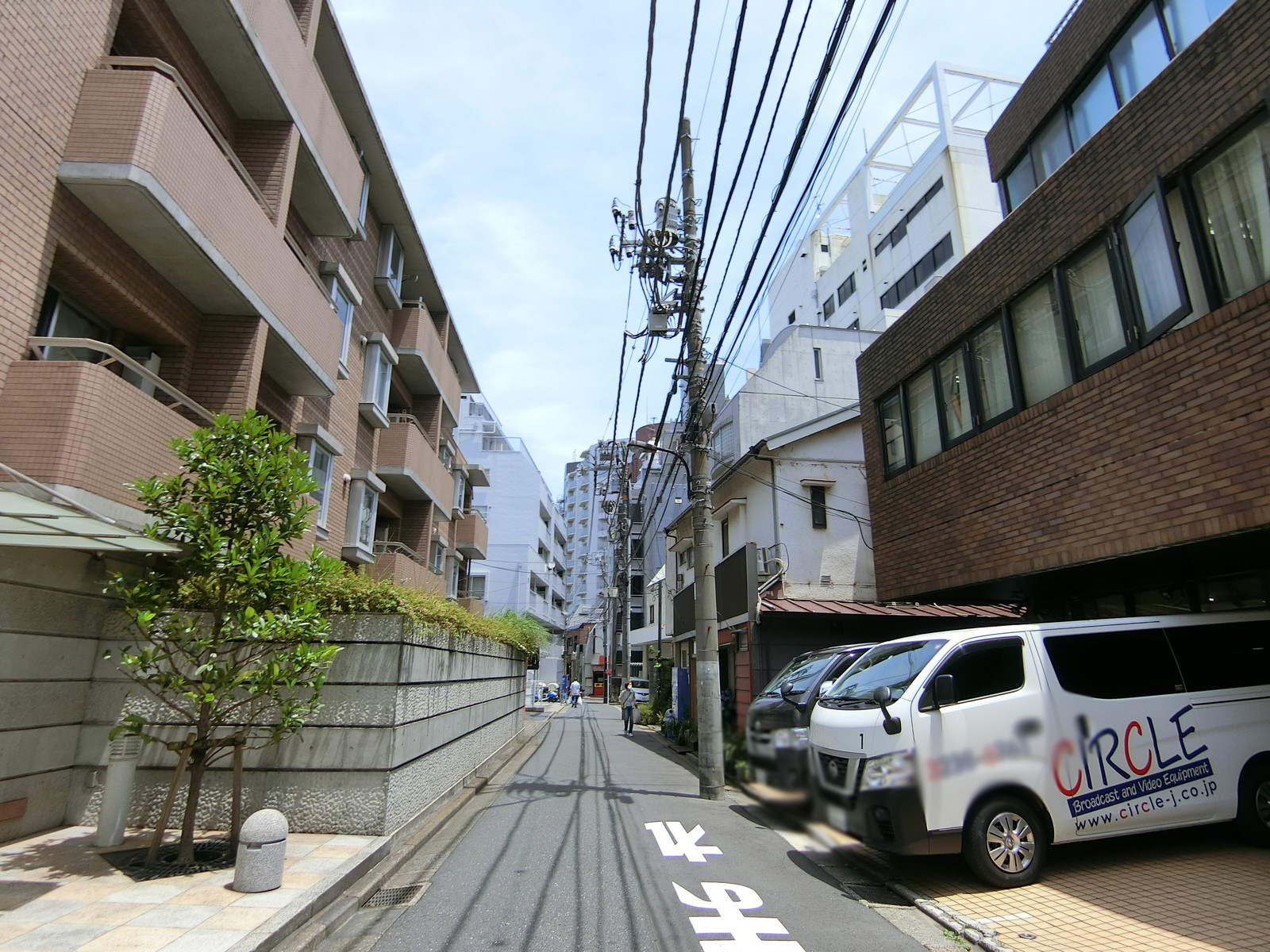 守ビル前面の通り