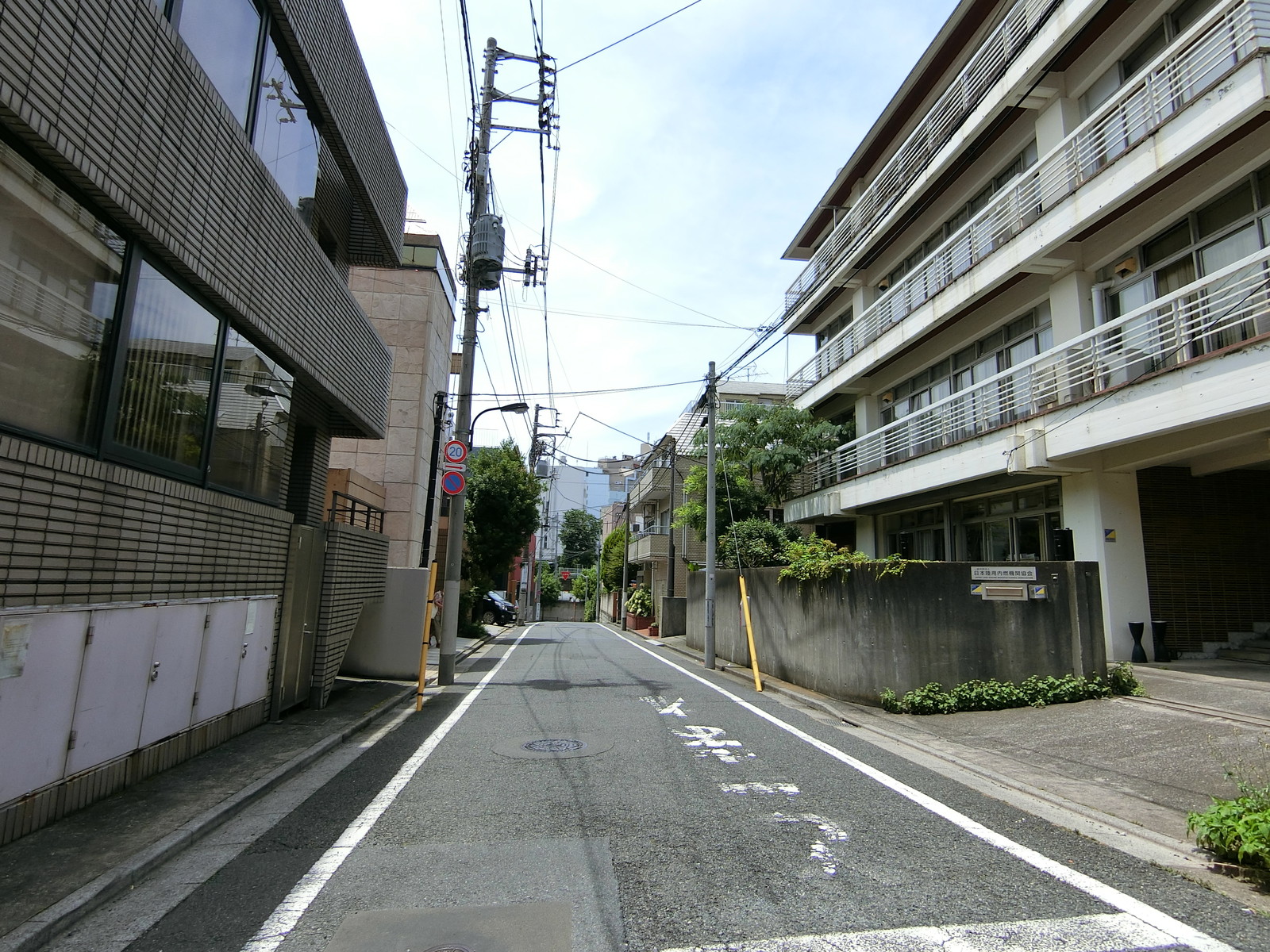 KIHビル前面の通り