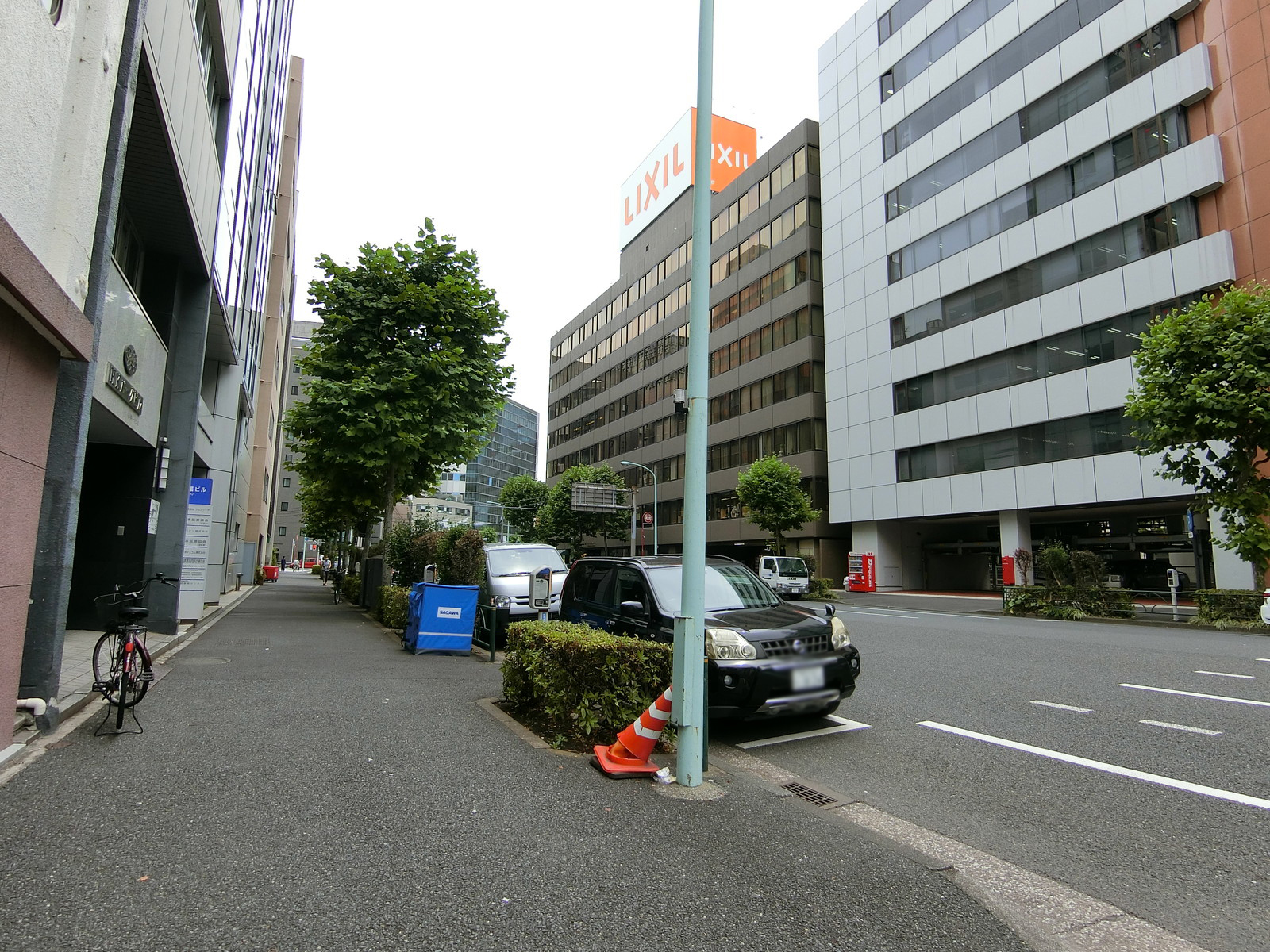 北の丸ビル前面の通り
