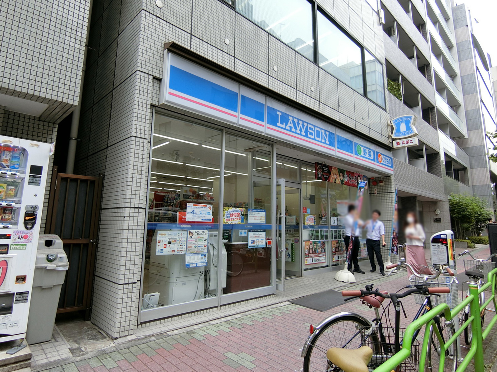 徒歩1分のローソン 東日本橋二丁目店