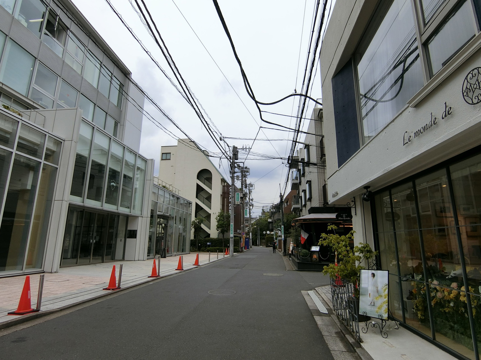 周辺は閑静なエリア