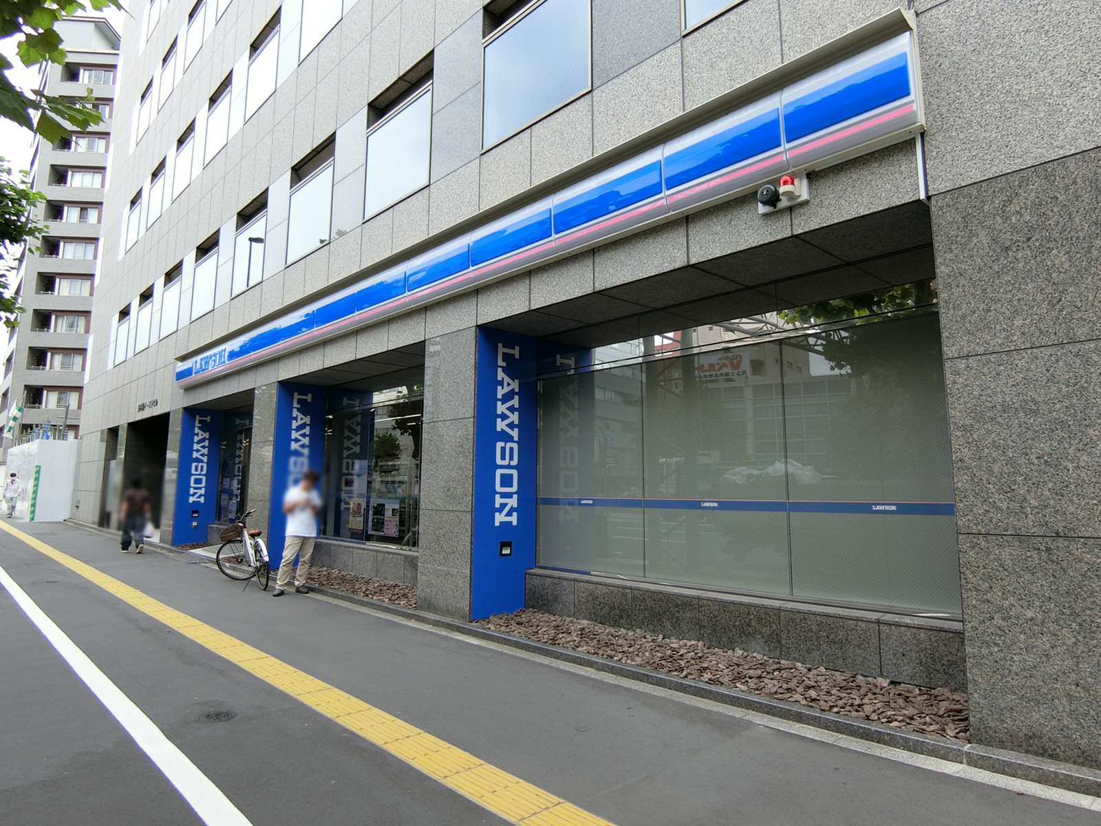 徒歩1分のローソン