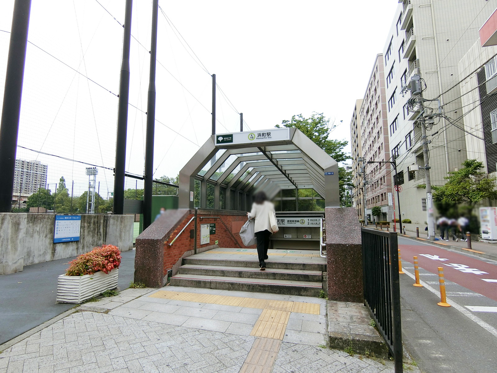 最寄りの「浜町駅」
