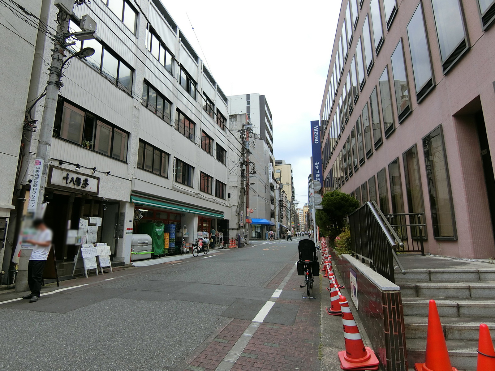 日新建物横山町ビル前面の通り