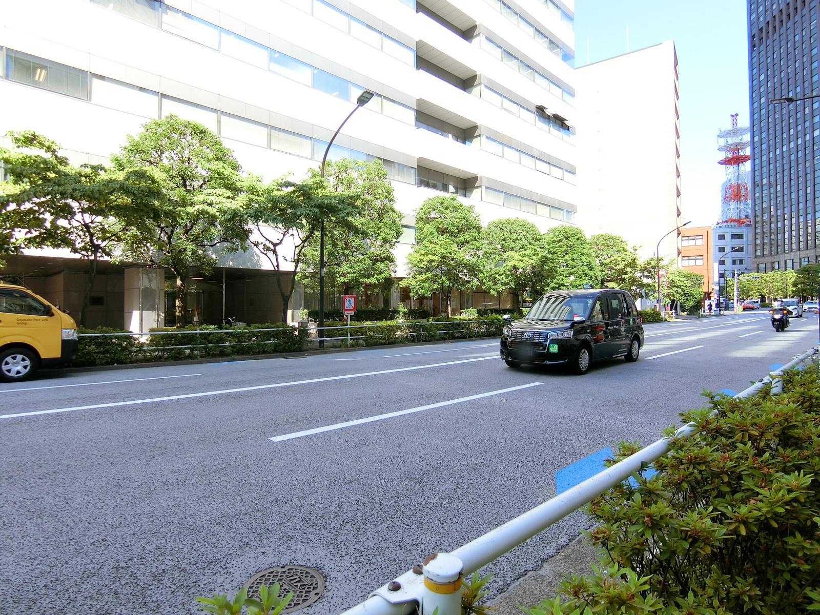 芝ケンブリッジビル前面の通り