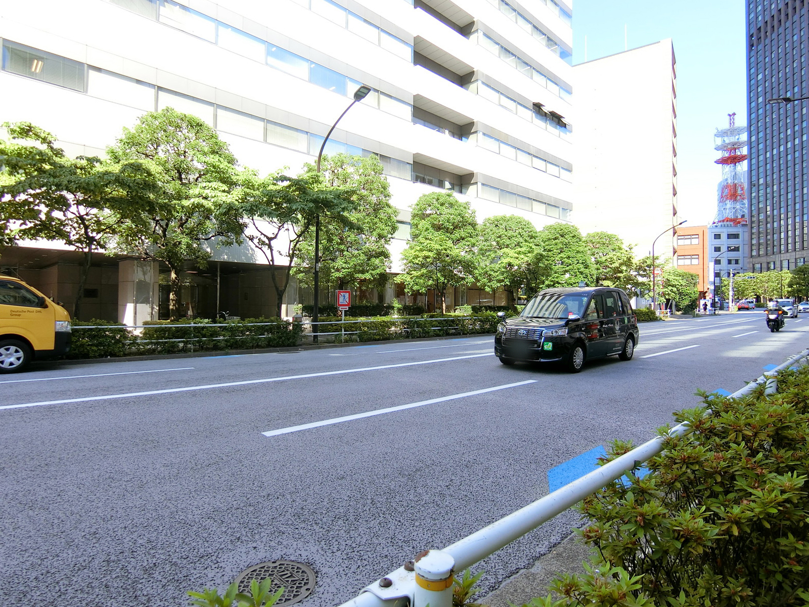 WORK VILLA SHIBAKOEN前面の通り