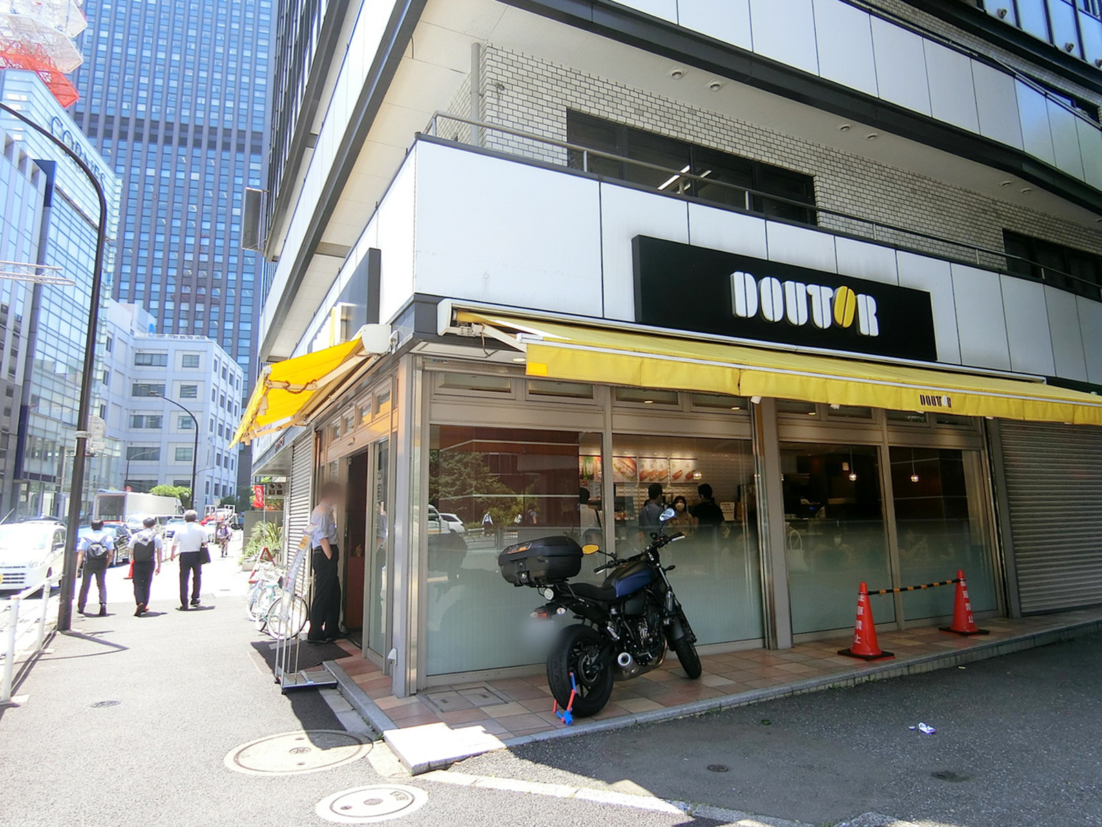 並びにあるドトール芝公園店