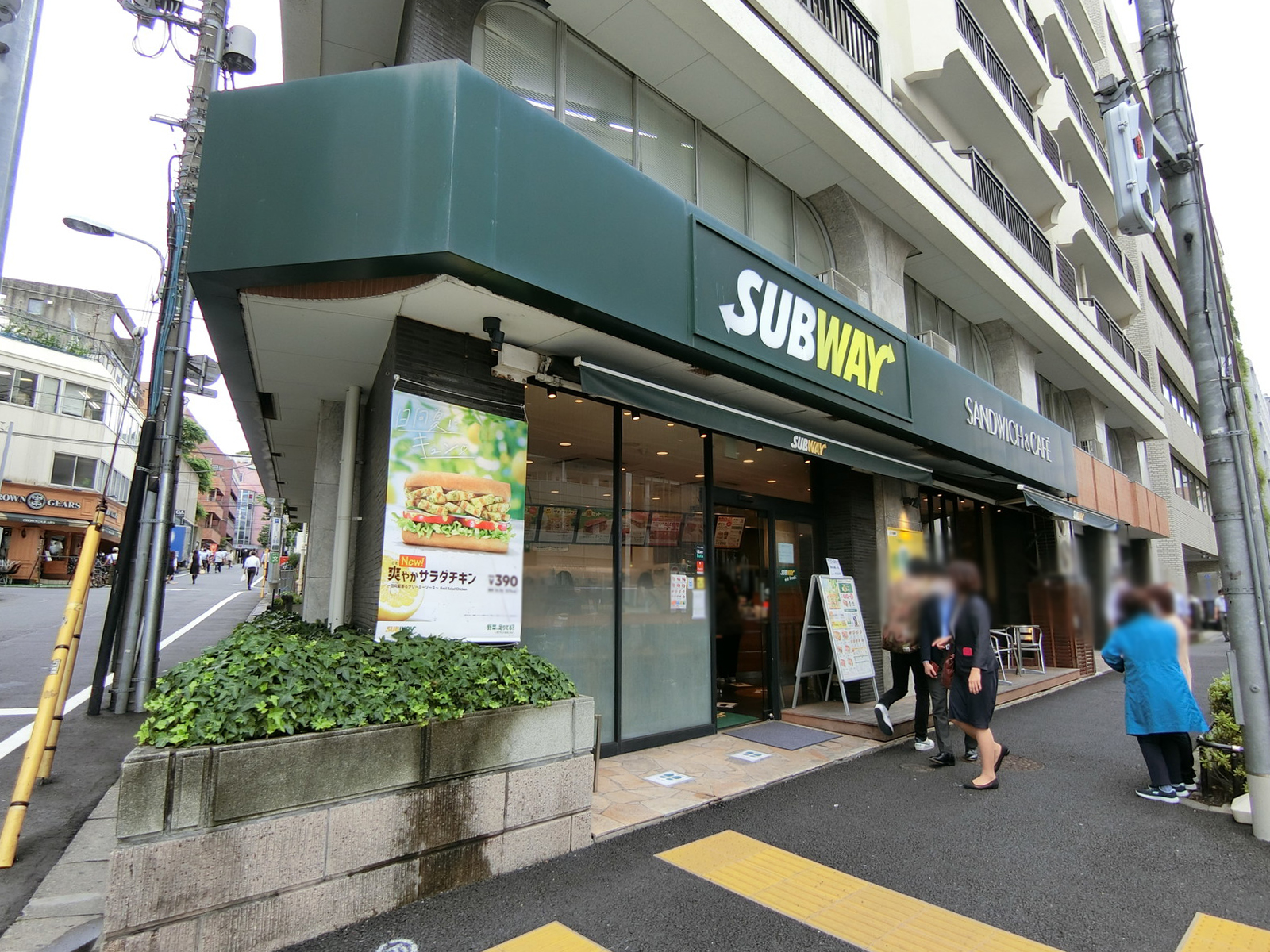 徒歩2分のSUBWAY 北参道駅前店