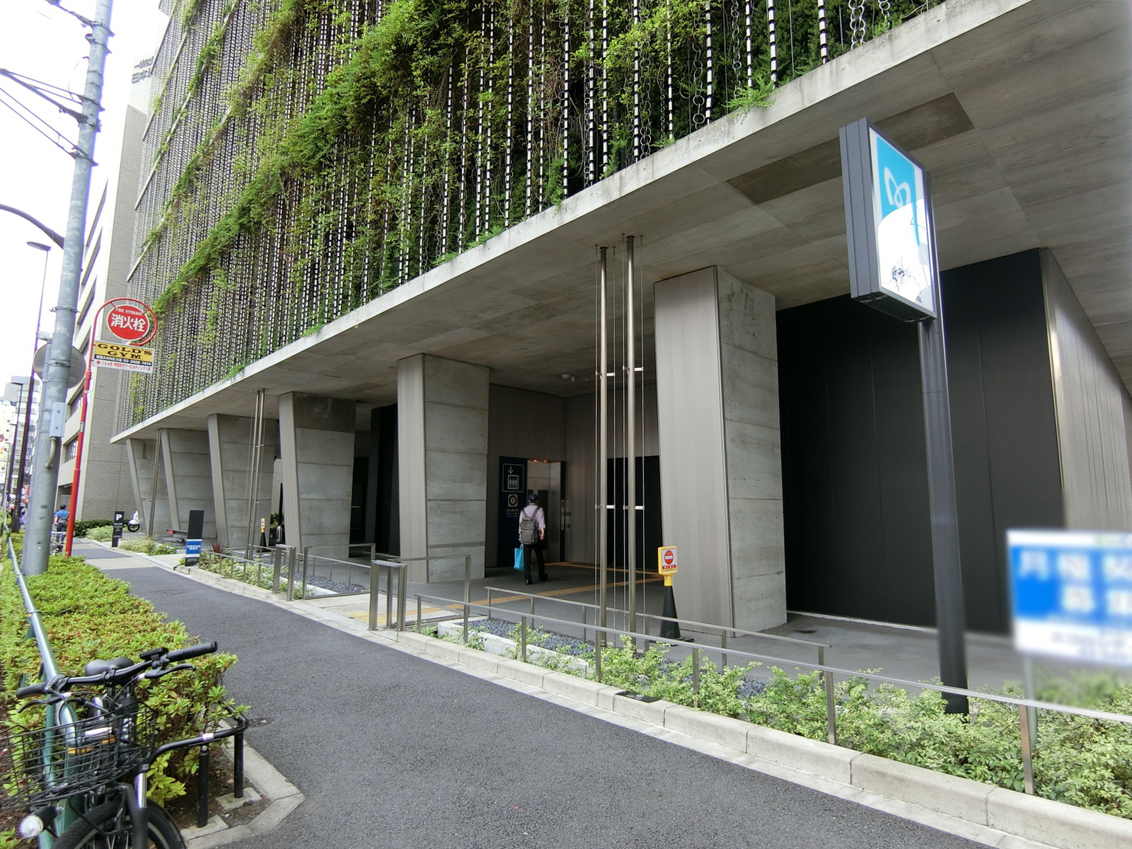 最寄りの「北参道駅」