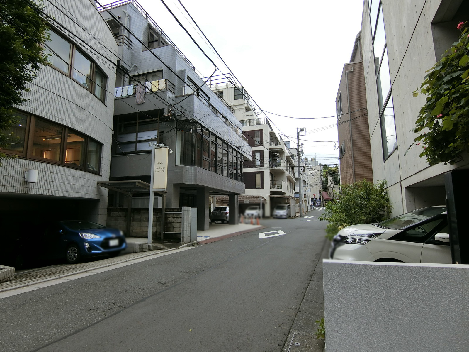 NIWAビル前面の通り