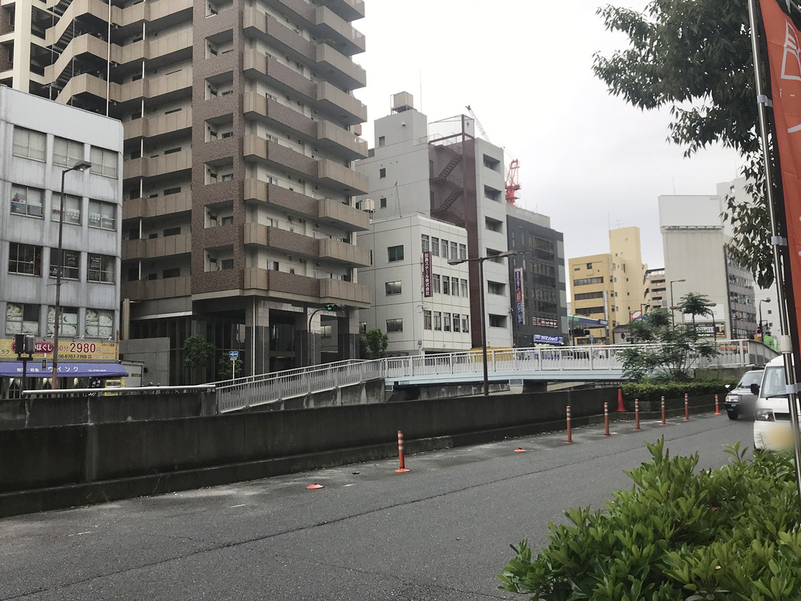 谷五ビル前面の谷町筋