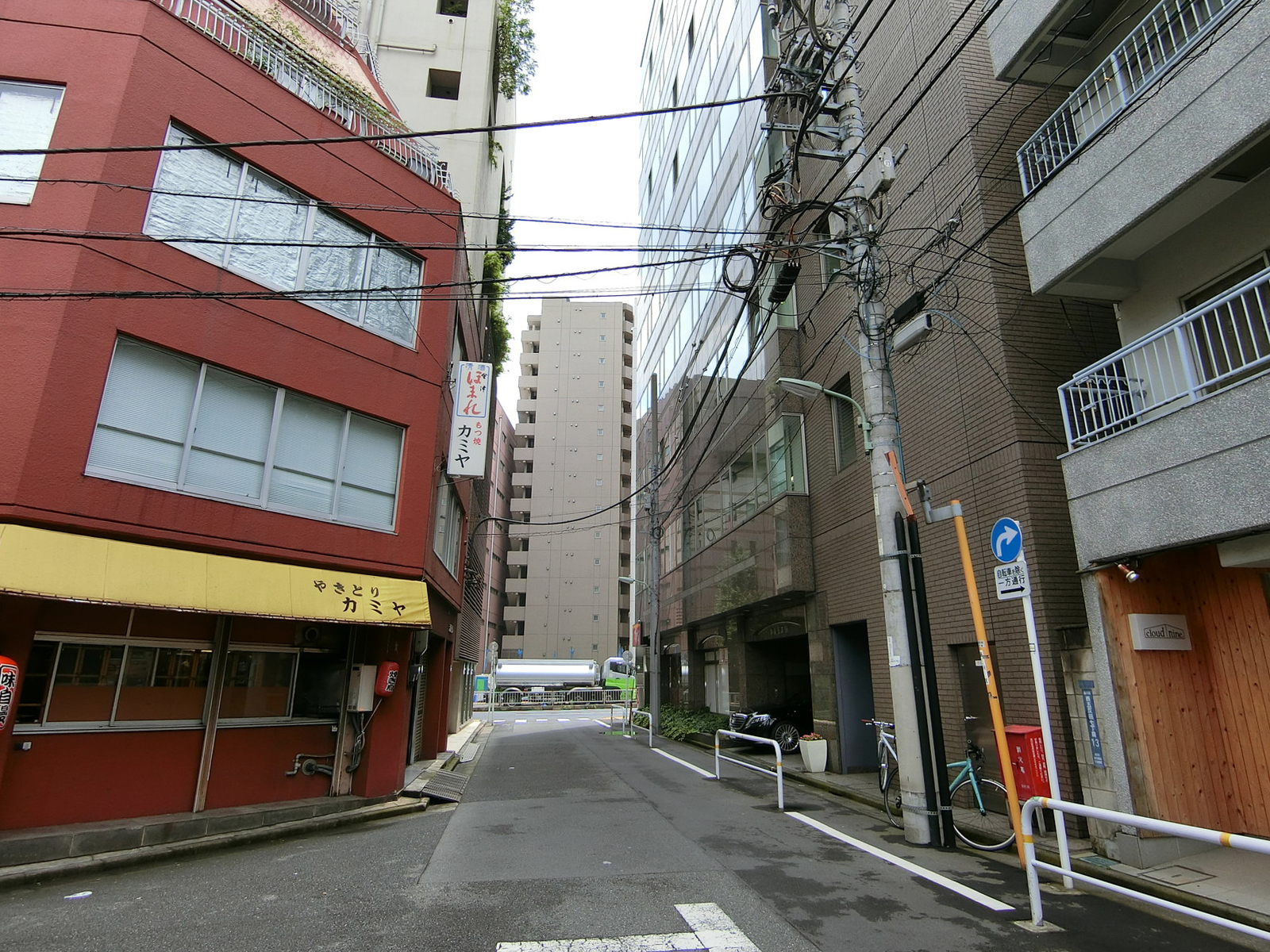 深沢ビル前面の通り
