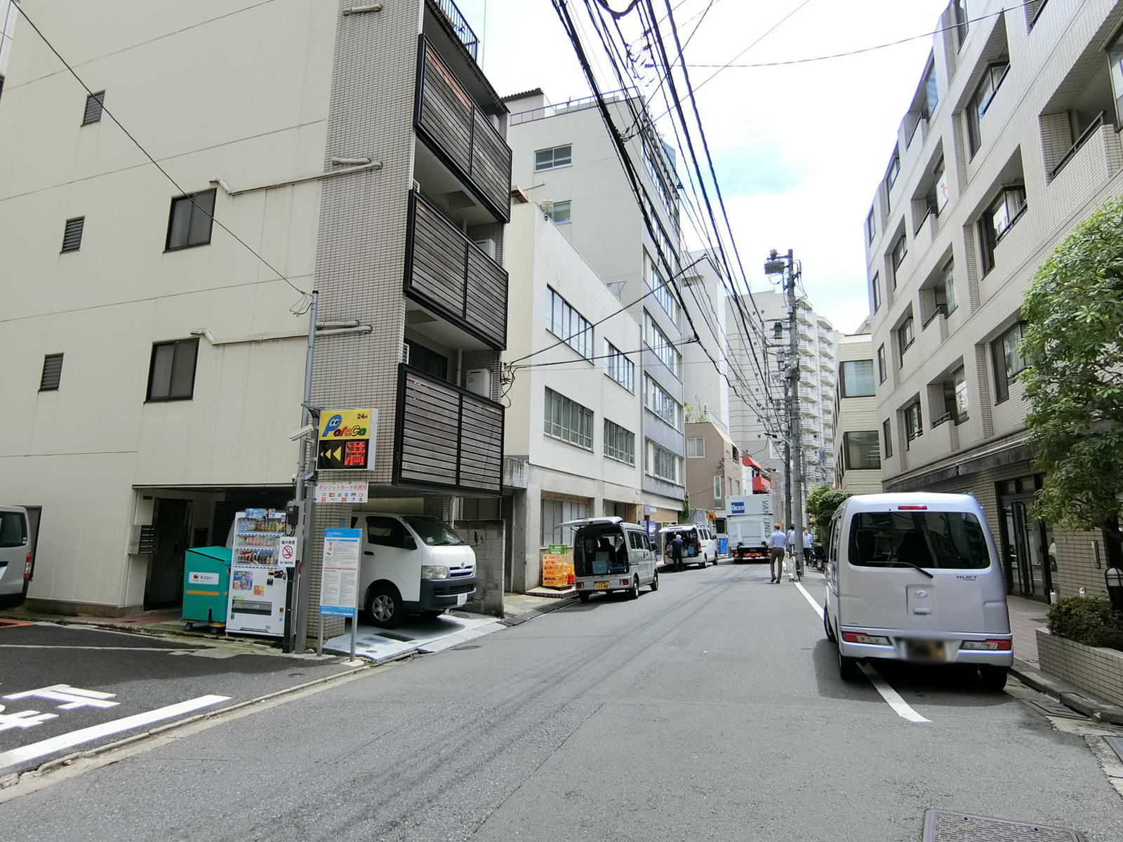 朝日マンション赤坂南部坂前面の通り