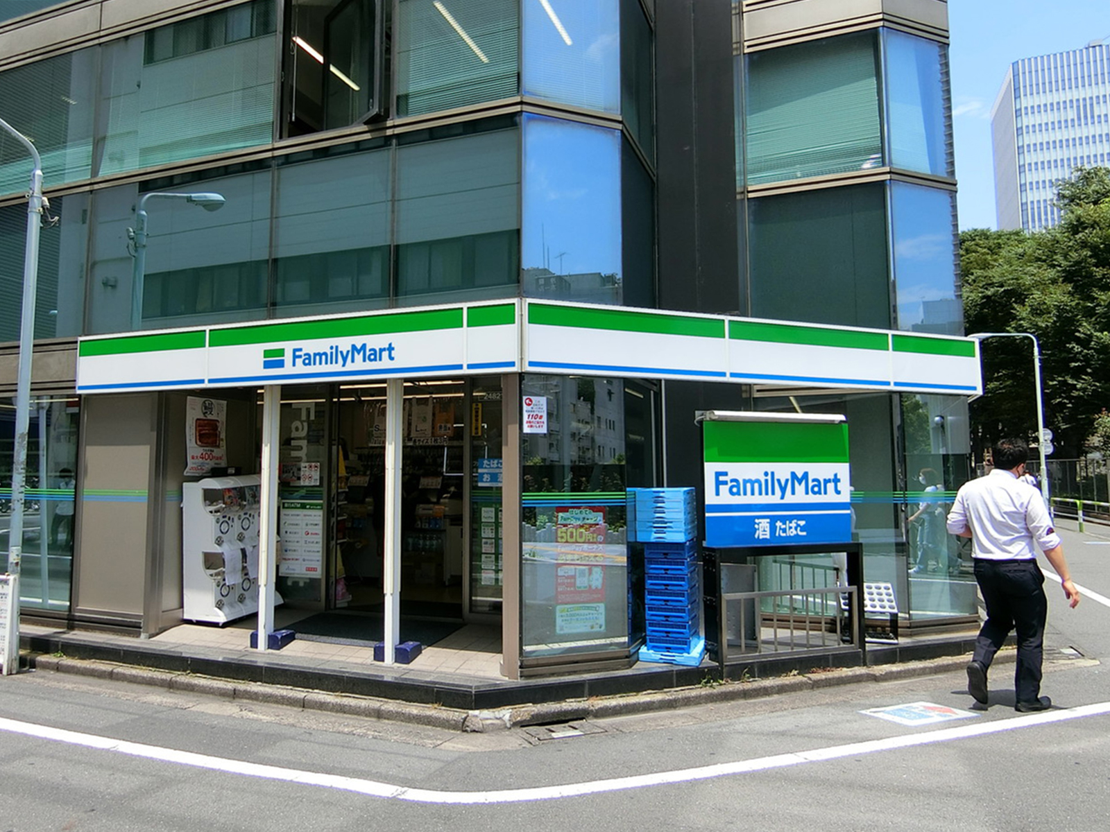 徒歩1分のファミリーマート