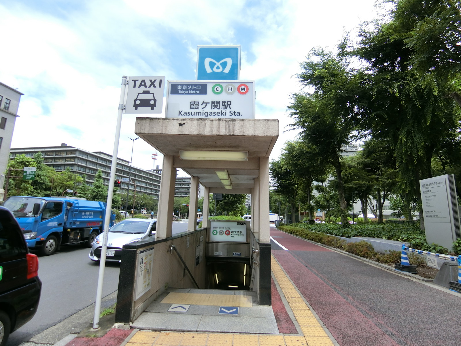最寄りの「霞ヶ関駅」