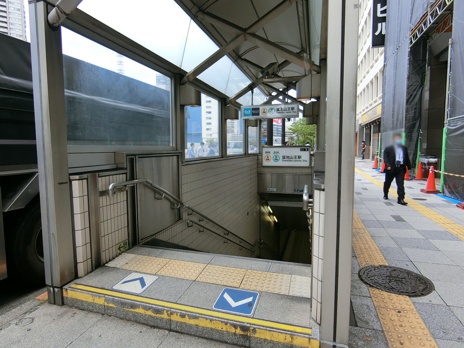 最寄りの「溜池山王駅」